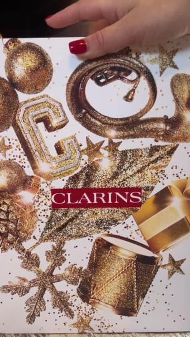 ClarinsUKのインスタグラム：「❌CLOSED❌  To celebrate #SocialMediaKindessDay we’re giving away a one, 12 Day Advent Calendar to one lucky winner! Choose from the 12 Day of Beauty Advent Calendar or 12 Day ClarinsMEN Advent Calendar  To enter, simply:  1. Follow @clarinsuk on Instagram  2. Like and share this post (don’t forget to tag us)  3. Tag a friend in the comment and tell them why they are amazing, and let’s spread the kindness!  Entries must be made before 4 pm GMT on 16/11/2023. Open to the UK only. The winners will be contacted via direct message from the @clarinsuk account.  For full T&Cs, see the link in the bio.  #Clarins #AdventCalendar #Competition #ClarinsCompetition」