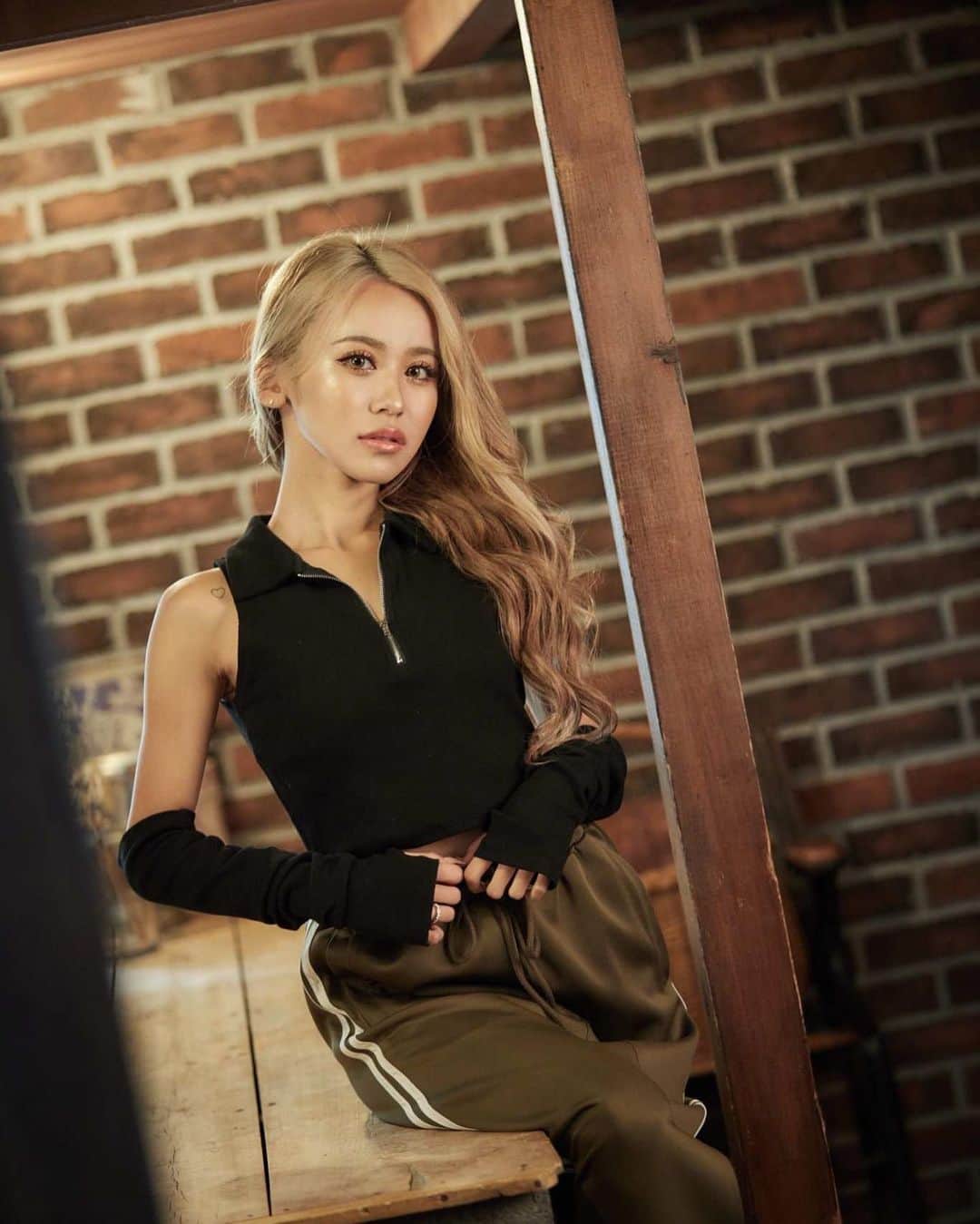 egg公式さんのインスタグラム写真 - (egg公式Instagram)「🌈today's egg snap💖  10/31発売 egg秋号にて ファッション企画からりあなのオフショット🧡“ ”  更に勢いMAXのeggは 全国のセブンイレブン・書店でゲットしてね❤︎  #egg #ギャル #ギャルしか勝たん #ギャルが1番可愛い #GAL #gyaru #swimwear #白ギャル #黒ギャル #ギャルママ #うさギャル #ぎゃう」11月9日 17時55分 - new_eggofficial