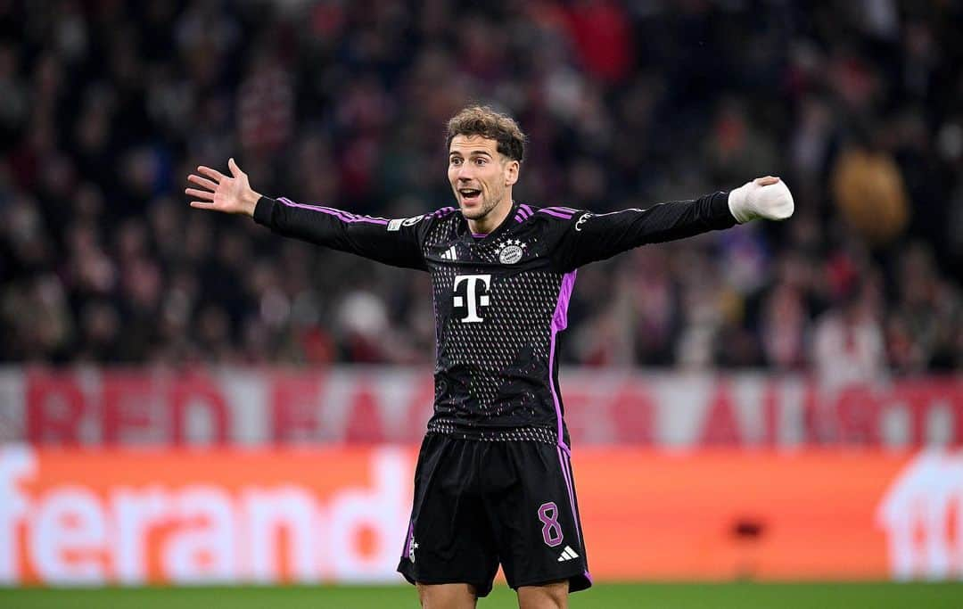 レオン・ゴレツカのインスタグラム：「CL group stage ✔️ Who needs a hug ? 🤩 @fcbayern」