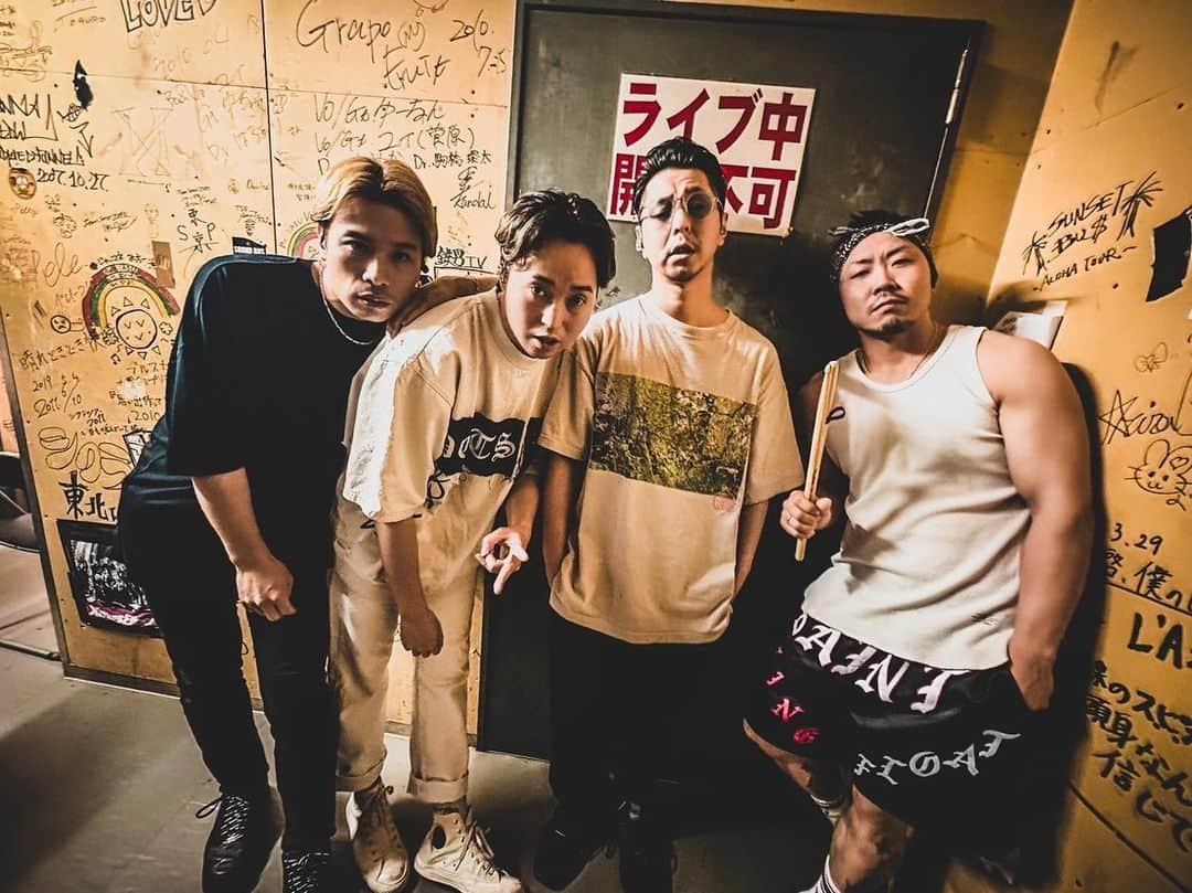 NOISEMAKERさんのインスタグラム写真 - (NOISEMAKERInstagram)「THANK YOU 秋田 Club SWINDLE!! THANK YOU SiM!! 秋田とんでもないパワーでした！ 盟友SiMとの東北ツアーは特別なものになりました！ 皆さんありがとうございました！ また必ず！残りのツアーも良い日になります様に！  #NOISEMAKER #SiM #SiM6th #PLAYDEAD 📷 by @dstarnorito」11月9日 17時59分 - noisemaker_official