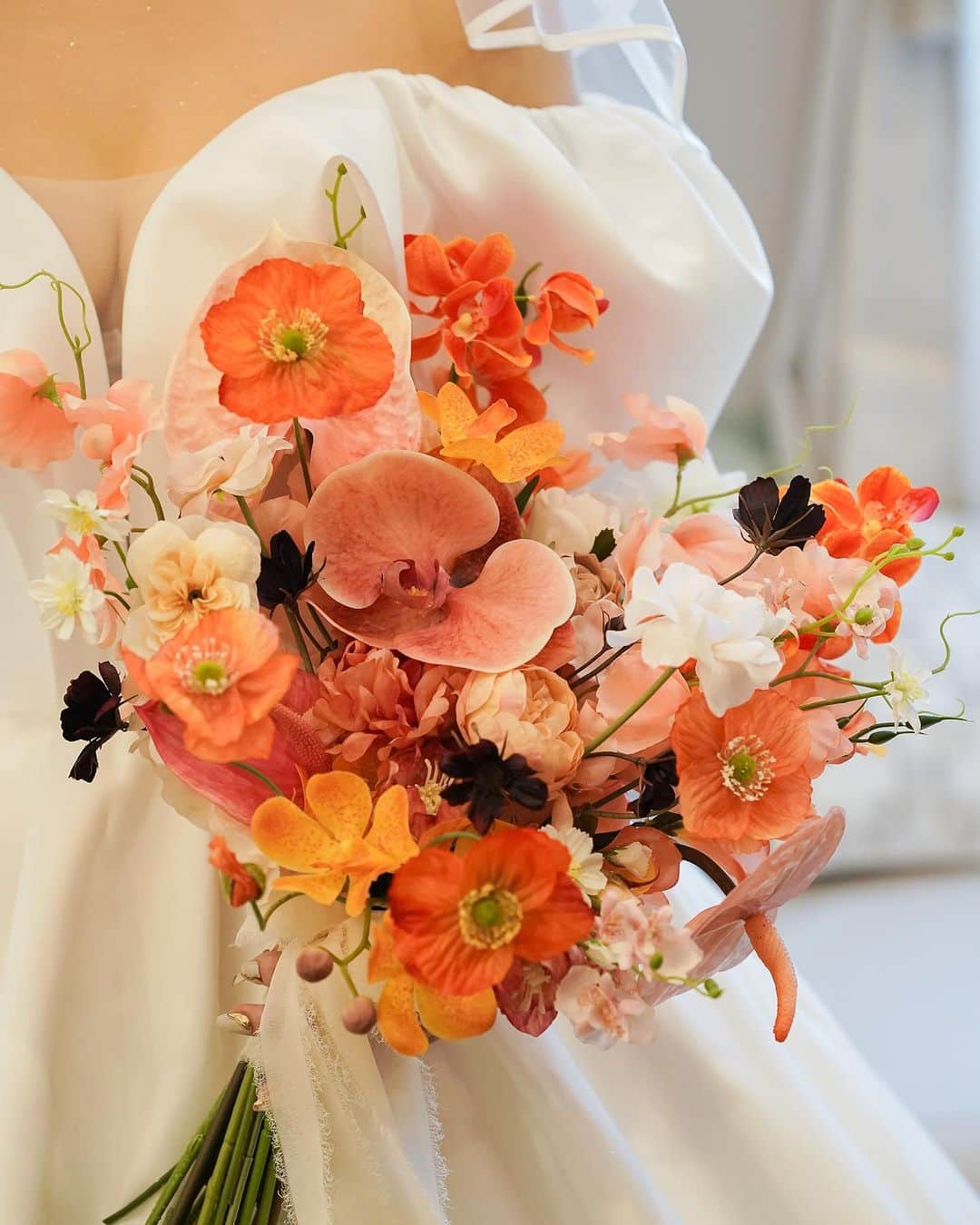 ザ・ジョージアンテラスのインスタグラム：「.  🌼🌷bouquet 🌷🌼  おふたりとザ・ジョージアンテラス専属のフローリストがお打合せを行い おふたりらしいオリジナルのブーケブートニアをつくることが出来ます💐♡  おふたりの結婚式を彩るブーケ  是非 ザ・ジョージアンテラスでオリジナルブーケをつくりませんか... ?  __________________ @the_georgian_terrace をフォローして #ザジョージアンテラス #ジョージアンテラス  のハッシュタグをつけて お写真を投稿してみてくださいね💐 __________________  #ブーケ #ウェディングブーケ #flowercoordinate #ガーデンウェディング #ナチュラルウェディング #ザジョージアンテラス #ジョージアンテラス #THEGEORGIANTERRACE #結婚式 #ウェディング #wedding  #りんくうタウン #一軒家 #貸切ウェディング #ゲストハウス #アットホームウェディング #フォトウェディング #ブライダル #weddingtbt #dress #weddingphoto #オリジナルウェディング #ウェディングドレス #weddingdress #dress  #ガーデンウェディング #happywedding #結婚式準備 #プレ花嫁」