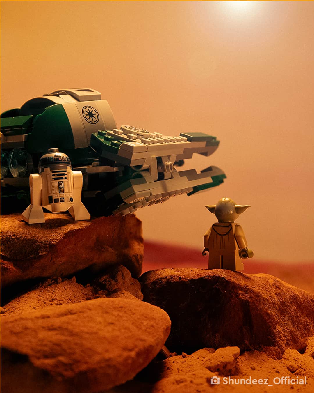 LEGOさんのインスタグラム写真 - (LEGOInstagram)「Look familiar? Celebrate 20 years of the Clone Wars in Star Wars with a little cloning of your own, as you recreate your favorite scenes in LEGO brick form!  📸@taskera_photography 📸 and @Shundeez_Official from 📸@Brickcentral」11月9日 18時00分 - lego