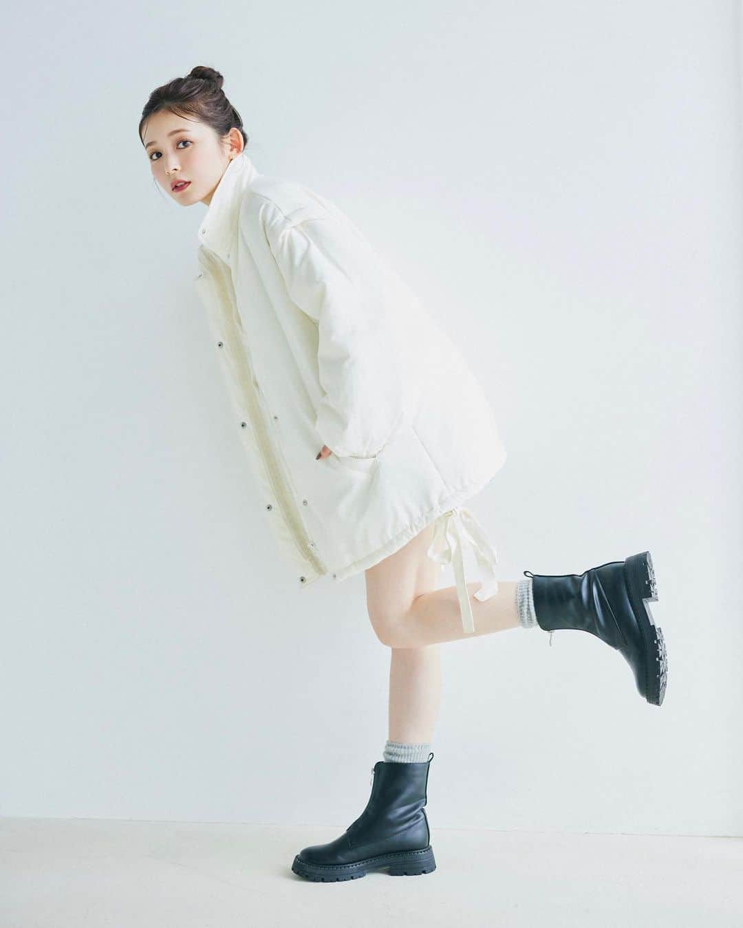 archives_officialのインスタグラム：「【OUTER COLLECTION 】　 ⁡ The Playful Mind feat.#久間田琳加(@rinka_kumada0223) ⁡ 久間田琳加が着こなす archivesのOUTER COLLECTION🧥 ⁡ — — — — — — — — — — — — — — — — ⁡ STYLING03 ⁡  【web限定item】マルチＷＡＹ中綿ジャケット ¥9,900 ivory/black  シャギーパフニット ¥5,500 pink beige/off white/blue/greige ⁡  　 — — — — — — — — — — — — — — — — ⁡  11/2(thu)10:00〜11/13(mon)10:00📢💕 久間田琳加さん着用アイテムをご購入の方に ポイント10%POINT BACK！! ※オンラインサイトPMbox限定となります。 ⁡ ⁡ OUTER COLLECTIONの特集ページも公開中📄 是非チェックして下さい！！ ⁡ ⁡ @archives__official  ⁡ ⁡ #アルシーヴ#archives#久間田琳加#りんくま#アウターコレクション#アウター」