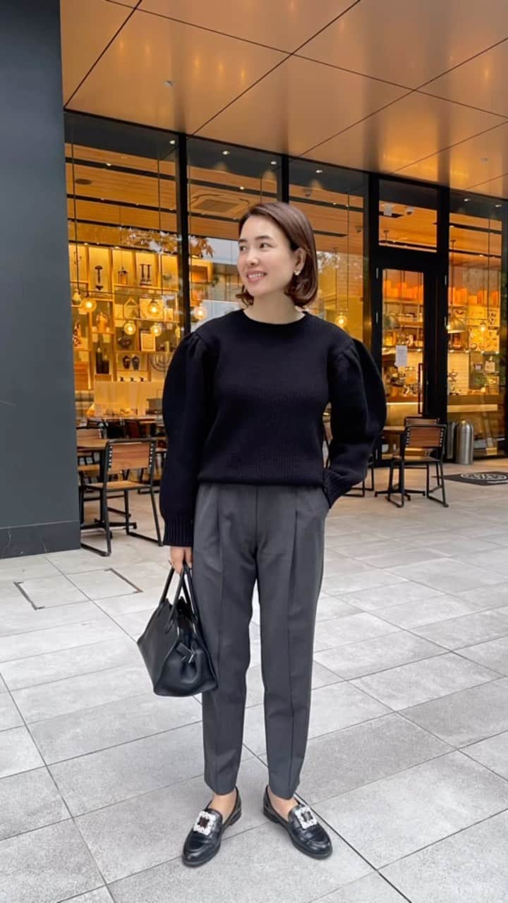 IIDA YURIのインスタグラム：「新作Knit🖤🤍🖤🤍  @ohgaofficial   シンプルで使いやすいはニットは何枚持ってても使える🫶🏻  東京ポップアップで初お披露目🖤  #OHGA #ohgashop」