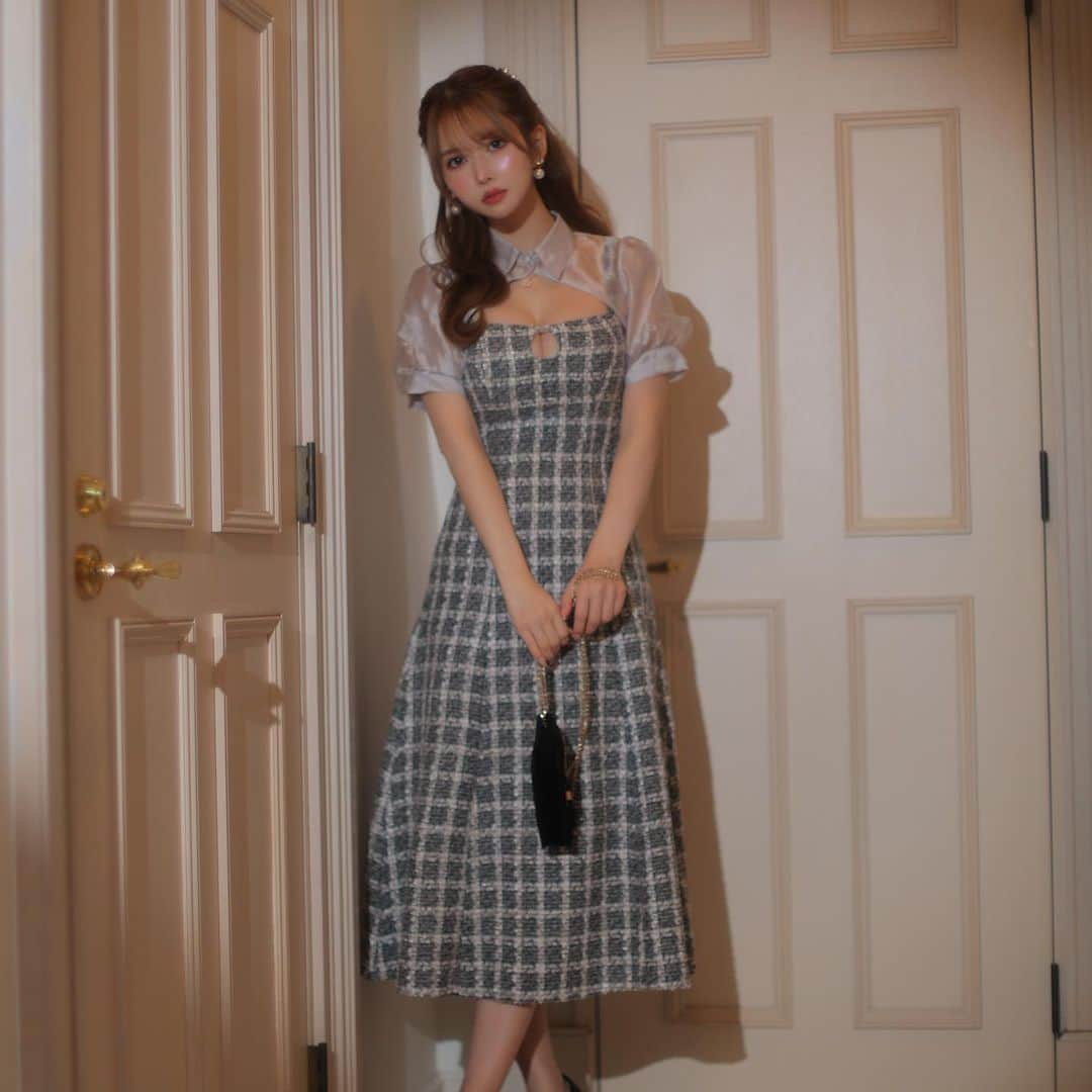 シュガーさんのインスタグラム写真 - (シュガーInstagram)「. . model collabo dress 👗💕 . . ローブ・ド・フルール × ゆめちゃんコラボ🎀 ゆめちゃんらしいツイードワンピース💕 しっかり胸も見えるからセクシーさも👌 . . 商品はサイトのトップからチェック！ 🔍No.fm2984  28,800+tax . . . #キャバドレス #キャバクラ #ミニドレス #ミディアムドレス #ロングドレス #ドレス通販 #キャバ嬢 #キャバドレス #ドレス #シュガードレス #シンプルドレス #ツイードドレスドレス #dress  #ドレスシュガー #北新地 #歌舞伎町 #すすきの #錦 #ゆめ」11月9日 18時02分 - dress_sugar