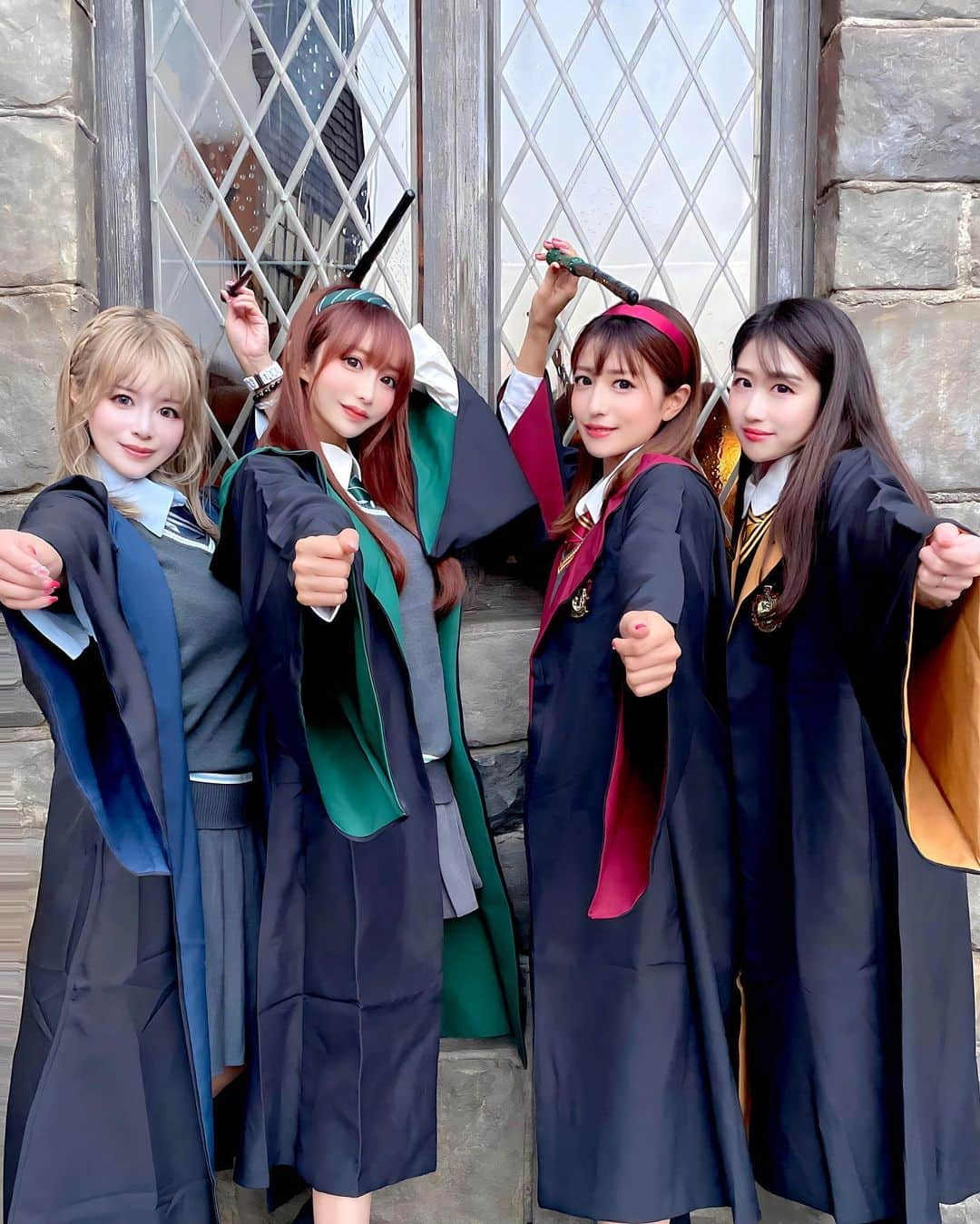 一條りおなさんのインスタグラム写真 - (一條りおなInstagram)「. HarryPotter🧙🏻‍♀️🪄✨ . #usj #universalstudios  #universalstudiosjapan  #nintendo  #harrypotter  #hogwarts  #gryffindor  #hufflepuff  #ravenclaw  #slytherin  #ユニバーサルスタジオジャパン  #ユニバ #ハリーポッター #ハリーポッターコーデ #ホグワーツ #グリフィンドール #ハッフルパフ #レイブンクロー #スリザリン #大人の遠足 #2023」11月9日 18時03分 - riona.i