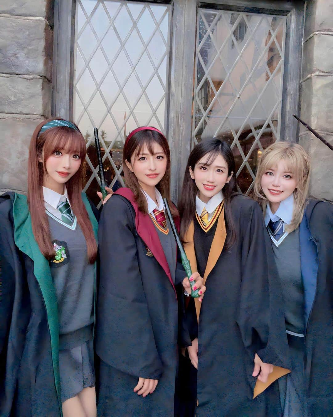 一條りおなのインスタグラム：「. HarryPotter🧙🏻‍♀️🪄✨ . #usj #universalstudios  #universalstudiosjapan  #nintendo  #harrypotter  #hogwarts  #gryffindor  #hufflepuff  #ravenclaw  #slytherin  #ユニバーサルスタジオジャパン  #ユニバ #ハリーポッター #ハリーポッターコーデ #ホグワーツ #グリフィンドール #ハッフルパフ #レイブンクロー #スリザリン #大人の遠足 #2023」