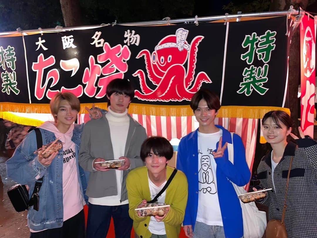 村井の恋さんのインスタグラム写真 - (村井の恋Instagram)「お祭りオフショット📸🌟 全員私服は合コンぶり…！？  #tbs #ドラマストリーム #君には届かない #最終話11月14日火曜24時58分 #前田拳太郎 #柏木悠(#超特急) #紺野彩夏 #松本怜生 #百瀬拓実 #藤野くんは彼女とデートでしょうか」11月9日 18時03分 - tbs_drama_stream