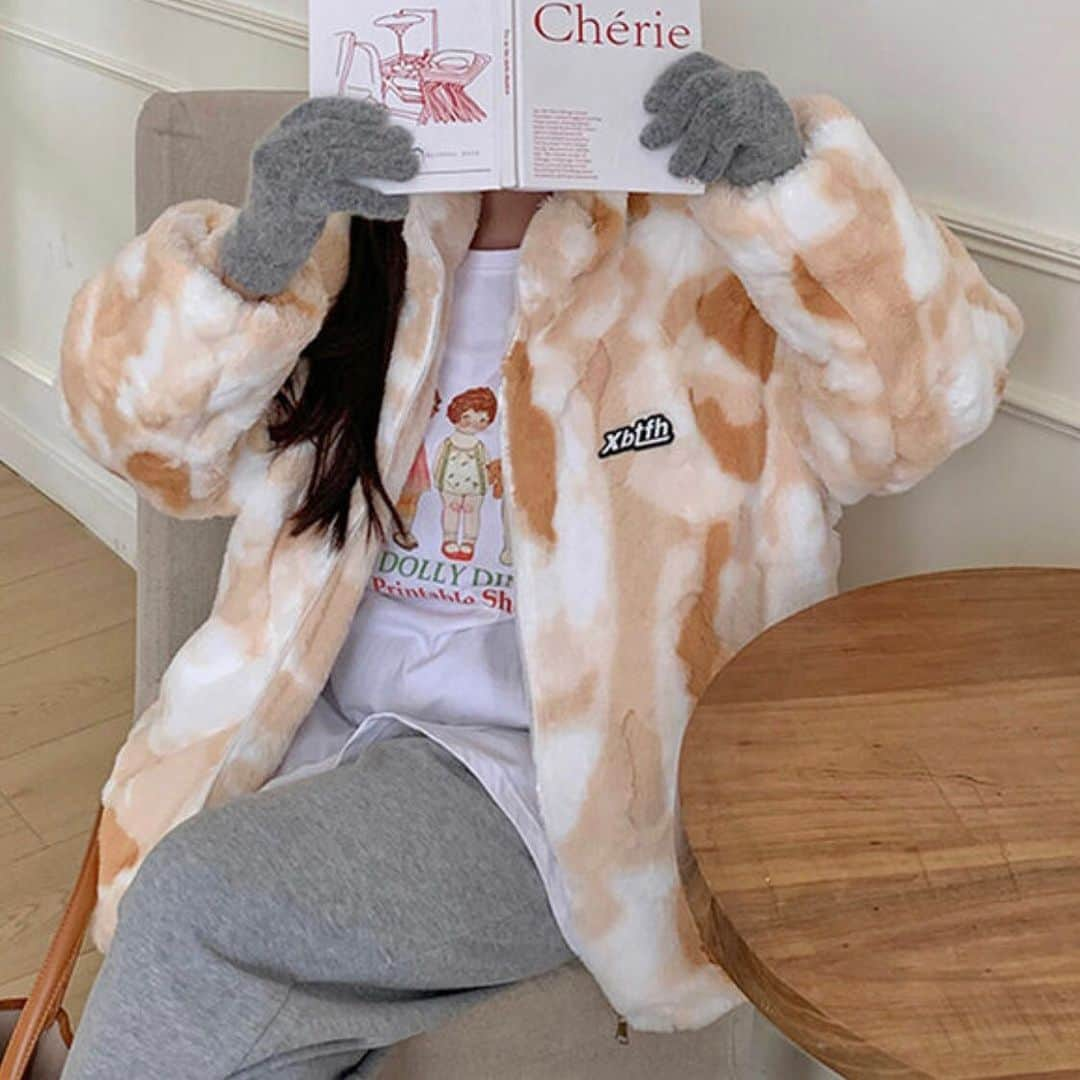 3rd Spring Official Instagramさんのインスタグラム写真 - (3rd Spring Official InstagramInstagram)「おすすめ！新作の冬アウター❄️🌬  🏷 Mix Color Patterned Fur Zip-up Jumper ¥9,480( tax in )  ふわふわでもこもこな素材感と ミックスカラーが可愛いファージャンパー🫶🏻  @3rdspring_official ZOZOTOWNにて発売中🔥 ブランド品番：kic-23j-005で検索🔍  ----------  #3rdspring #セレクトショップ #kicksewing #韓国ブランド #韓国通販 #韓国 #韓国ファッション #韓国コーデ #ファッション #レディースファッション #レディースコーデ #レディース服 #冬ファッション #冬コーデ #冬服 #プチプラ #プチプラファッション」11月9日 18時15分 - 3rdspring_official