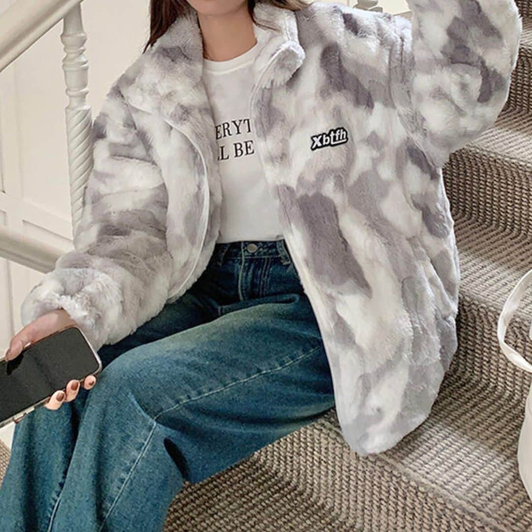 3rd Spring Official Instagramさんのインスタグラム写真 - (3rd Spring Official InstagramInstagram)「おすすめ！新作の冬アウター❄️🌬  🏷 Mix Color Patterned Fur Zip-up Jumper ¥9,480( tax in )  ふわふわでもこもこな素材感と ミックスカラーが可愛いファージャンパー🫶🏻  @3rdspring_official ZOZOTOWNにて発売中🔥 ブランド品番：kic-23j-005で検索🔍  ----------  #3rdspring #セレクトショップ #kicksewing #韓国ブランド #韓国通販 #韓国 #韓国ファッション #韓国コーデ #ファッション #レディースファッション #レディースコーデ #レディース服 #冬ファッション #冬コーデ #冬服 #プチプラ #プチプラファッション」11月9日 18時15分 - 3rdspring_official