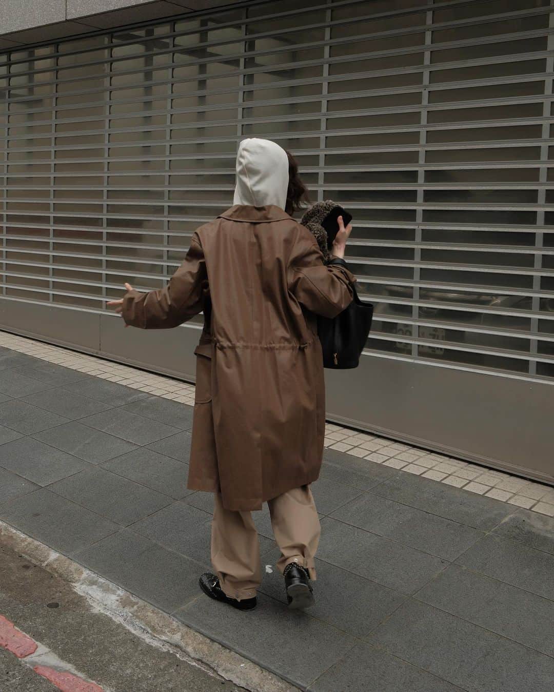 謝琦琦（Kiki）のインスタグラム：「美拉德穿搭延伸閱讀變成梅納反應 然後就跳出一堆化學式惡夢  All/ @no.11official  👞/ @churchs」