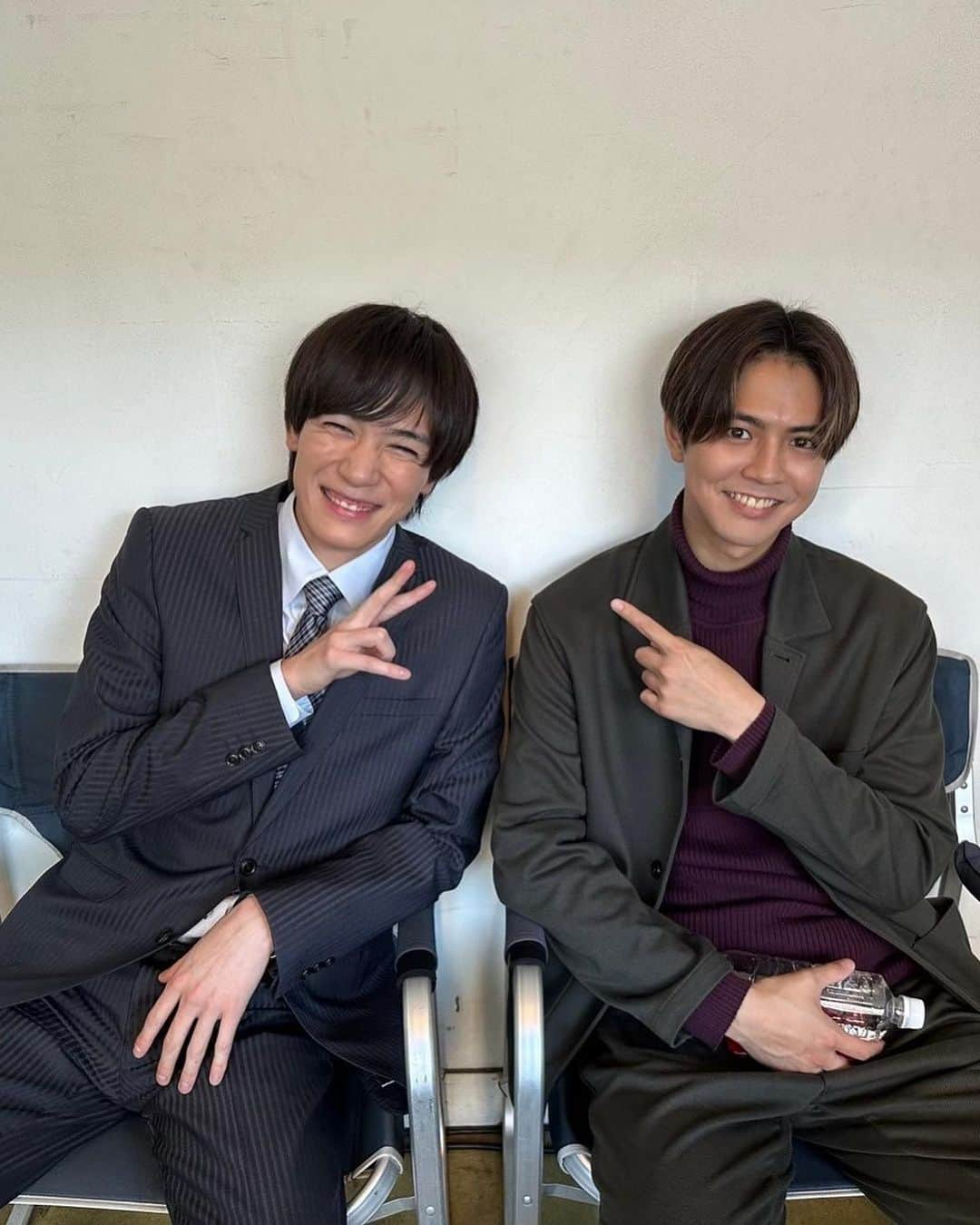 内藤秀一郎さんのインスタグラム写真 - (内藤秀一郎Instagram)「明日放送の「ハイエナ」第4話に 片寄くん演じる佐々石のマネージャーの国枝として出演します。  2人が壁を乗り越えようともがく姿を是非ご覧ください。 片寄くんとは3回目の共演です。 ハッピー☺️  #ハイエナ」11月9日 18時09分 - syuichiro_naito