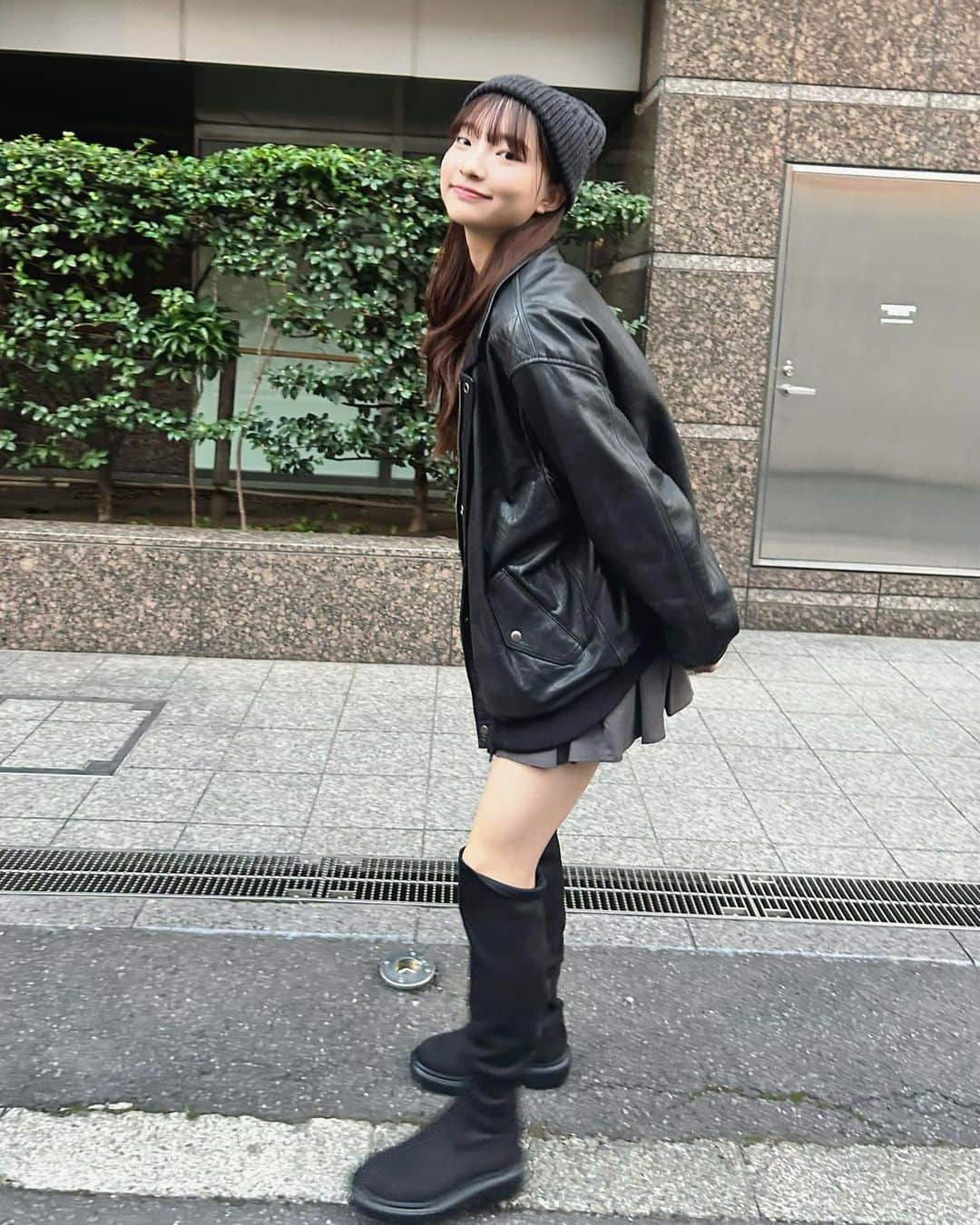 里仲菜月のインスタグラム：「ブーツの季節だー！やったー！」
