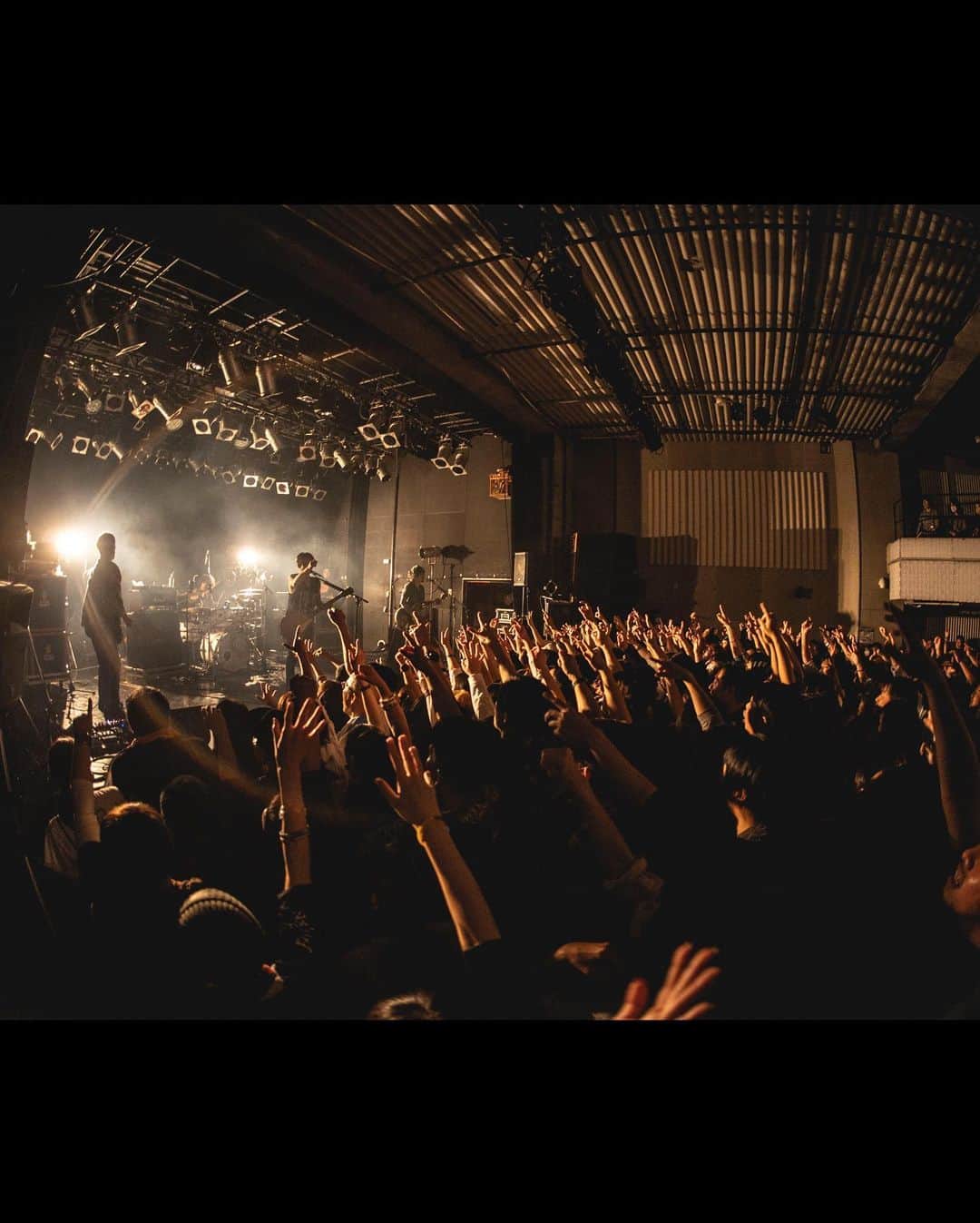 Nothing’s Carved In Stoneのインスタグラム：「【RULE’s】 ⁡ MEMBERSHIP SITE “RULE’s”にてPHOTOを更新しました。 ⁡ ”15th Anniversary Tour 〜Hand In Hand〜” 2023.10.27 at 札幌PENNY LANE24 ⁡ https://fc.ncis.jp ⁡ Photo by ヤリミズユウスケ ⁡ ——————— "15th Anniversary Tour 〜Hand In Hand〜" ⁡ 11月19日(日)Zepp DiverCity(TOKYO) OPEN 17:00 / START 18:00 w/ MAN WITH A MISSION ※Thank You Sold Out!! ⁡ ——————— "15th Anniversary “Live at BUDOKAN” 2024年2月24日(土)日本武道館 OPEN 16:30 / START 17:30 ⁡ ▼ツアーWEB先行受付中(先着)！ https://eplus.jp/ncis-hp/ ⁡ #NothingsCarvedInStone #ナッシングス #NCIS #SilverSunRecords #HandInHand #鋭児 #TheBONEZ #THEORALCIGARETTES #wodband #NOISEMAKER #coldrain #MyHairisBad #MANWITHAMISSION」