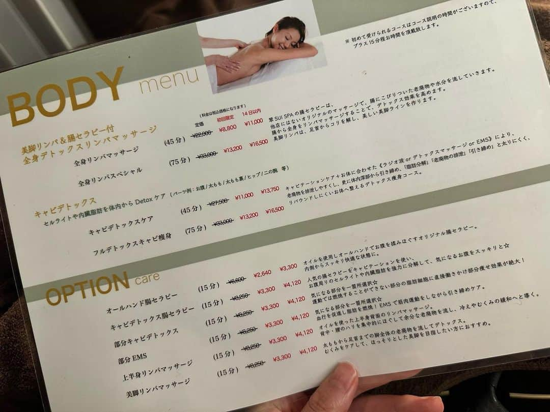 春原未来さんのインスタグラム写真 - (春原未来Instagram)「近くでの所用が早く終わったから,スキマ時間に表参道のSUI SPAへ。  入店から退店まで1時間みておけば大丈夫🙆🏻‍♀️ (全身リンパマッサージ45分なので←)  ちょっとうとうとするのにちょうどいい～  今日も血行促進作用があるローズマリーオイル選んだ！疲れはその日のうちに解消できるようにするべし…と感じる今日この頃。。😂  PR @sui_spa #小顔矯正 #ヘッドスパ #花嫁美容 #プレ花嫁 #ブライダルエステ #ブライダルダイエット #スイスパ #表参道エステ #表参道マッサージ #オイルマッサージ #リンパマッサージサロン #その日の疲れはその日のうちに #足がパンパン #春原未来」11月9日 18時23分 - sunohara_miki