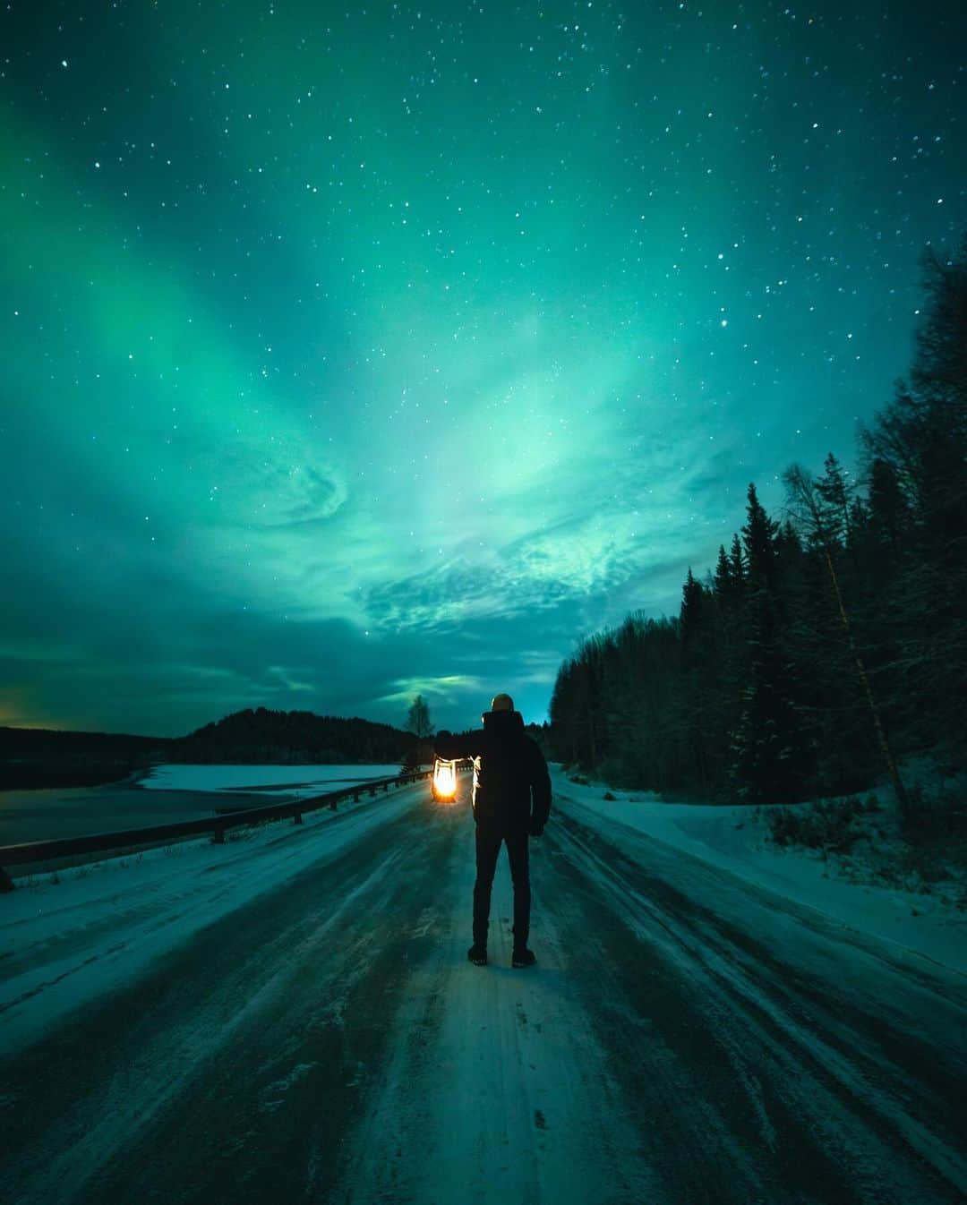 Hamilton Watchのインスタグラム：「Hamilton welcomes the festive season with a sense of adventure and togetherness.  1st stop: Finland!  #hamiltonwatch #hamiltonfamily #happyholidayswhereveryouare   Thanks @sammorris3」