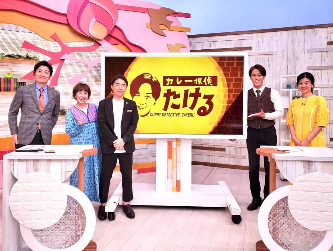 たけるさんのインスタグラム写真 - (たけるInstagram)「タダイマ！木曜日、本日のカレー探偵たけるは佐賀県佐賀市の【MA-CURRY-STAND】をご紹介✨・ ・ 大正時代から続く老舗精肉店の週末を『間借り』している事が名前の由来になっているこのお店。兼ねてから“変態”との噂を聞いておりました🤩#褒め言葉です ・ ・ 先に頂いたA5ランクの佐賀牛に負けない位の衝撃的な一皿は、なんと竹崎カニを一杯以上も使用した #蟹カレーつけ麺 ‼️・ ・ 麺の上にはカニの甲羅がドドンとそびえ、一つ一つ手作業によるたっぷりのほぐし身、糸島産メンマ、パパイヤの副菜などがふんだんにトッピングされています。・ ・ そしてつけ汁‼️なんという濃厚なカニの旨味🤤・ ・ 殻を焼き付けて風味を引き出しじっくり煮込む事により出来上がる上質なカニスープ、その風味を損なわないシンプルかつ絶妙なスパイス感。・ ・ こだわりの半生麺の食感も素晴らしく、追いご飯(伊万里産の長粒米！)も付いて2,500円。ランチにしてはリッチなお値段ですが、素材の良さ、愛情手間、そして何より味わいを考えるとその価値は絶対あります🤩・ ・ 明日、明後日は特別にこのメニューを出してくれるそう。これを逃したら次はいつ食べられるか分かりませんよ〜‼️・ ・ お近くの方はもちろん、遠方の方もドライブがてら佐賀まで足を伸ばして是非味わってみて下さい🙌・ ・ ・ 【調査依頼募集】 カレーの事なら何でも構いません。このインスタのDMまたはメール curry@rkbr.jp まで🕵️‍♂️ ・ ・ #パトロール中のカト淳さんにも会えました #タダイマ !  #RKB  #宮脇憲一 アナウンサー  #本庄麻里子 アナウンサー #池尻和佳子 アナウンサー #秋本ゆかり さん #徳原聖雨 さん 弁護士 #龍山康朗 さん #気象予報士 #TAKERU #たける  #ボイジャー #ウルトラマン #エントリーサービスプロモーション」11月9日 18時16分 - take_yan78