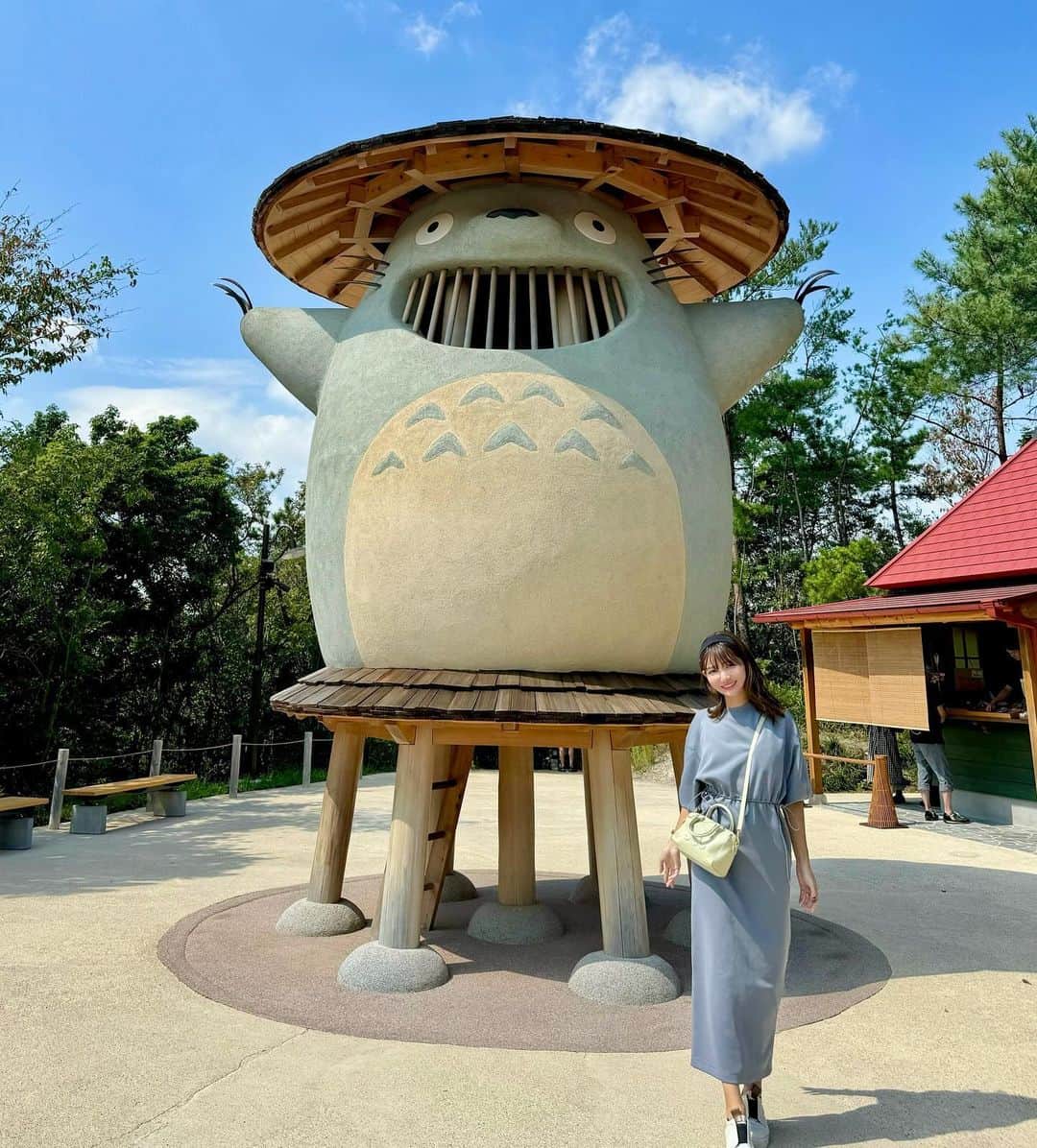 中谷あすみさんのインスタグラム写真 - (中谷あすみInstagram)「ちょっと前に行ったジブリパークの 「どんどこ森」エリア🌳  さつきとメイのお家に行きました💓 映画のまんまですごい😳 大好きなトトロだからテンションあがりました✨  #となりのトトロ #ジブリパーク #どんどこ森 #さつきとメイの家」11月9日 18時22分 - asumi_naa