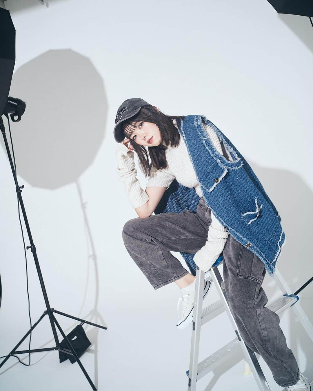 橋本紗奈さんのインスタグラム写真 - (橋本紗奈Instagram)「Street style？🔧  photo @m_ichirinka  hair make @roooren99   #instagood #japanesegirl #japan #asiangirls #poseinspo #feedwear #selfie #instalove #ミディアム　#ミディアムヘア #アパレル #サロモ #メイク #ファッション #ポートレート #portrait #portraits_mf #pursuittofportraits #aovportraits #portraitpage #portraitgames #portraitshared #creatorsportraits#moodygrams #creative_portraits #moodyports#shotzports #portraitmood」11月9日 20時00分 - hashimoto_sana