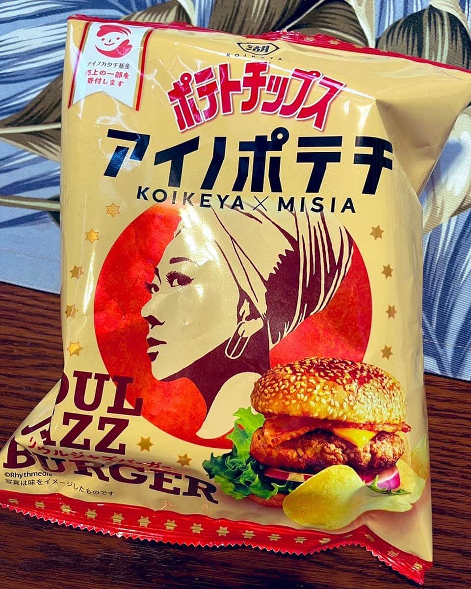 吉永愛のインスタグラム：「スーパーで買った！ ポテトチップス『アイノポテチ』 koikeya✖️misia  #アイノポテチ #アイノカタチ基金  #koikeya #misia」