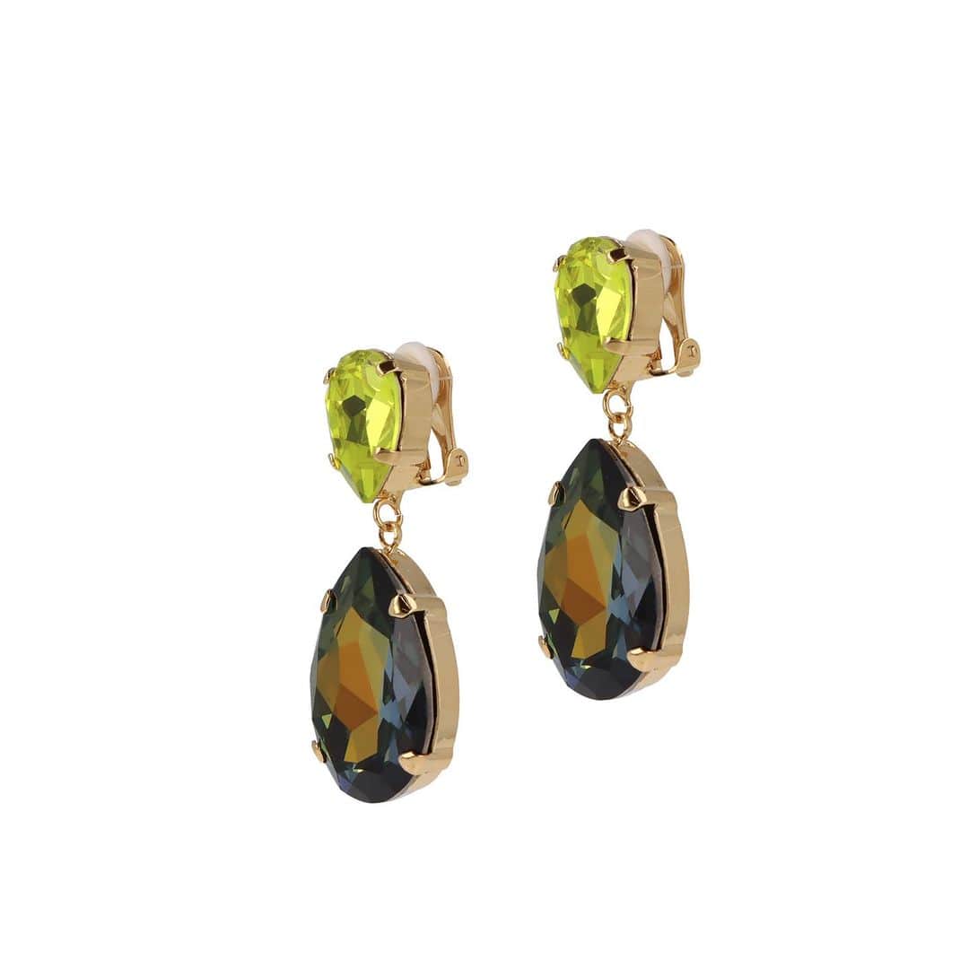 ロドリゴ ニューヨーク バイ ロドリゴ オタズさんのインスタグラム写真 - (ロドリゴ ニューヨーク バイ ロドリゴ オタズInstagram)「These golden earclips are finished with 24 ct. gold and adorned with gorgeous crystals from Swarovski. The clips make them easy to wear and lightweight 💛  #otazu #jewelry #earrings #Swarovski #new #collection #getready #autumn #style #handmade #fashion #design #europe #jewels #crystals」11月11日 3時05分 - otazujewelry