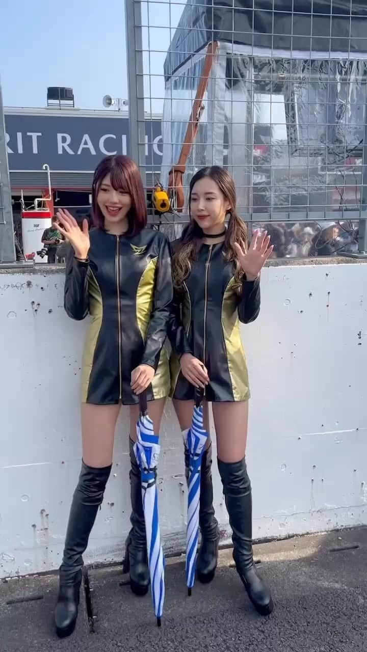 SHINTANITOUKOのインスタグラム：「最終戦も楽しかった🩷 あづあづ最高の相方だった🥹らぶ  #supergt #6号車 #teamlemans #チームルマン #エムゼス東京 #mzes #レース #race #レースクイーン #racequeen #コスチューム #セクシー #sexy #サーキット #高身長女子 #black #gold #dobot #スタイル #style #170cm#最終戦 #茂木#3位 #表彰台 #最高 #有終の美」