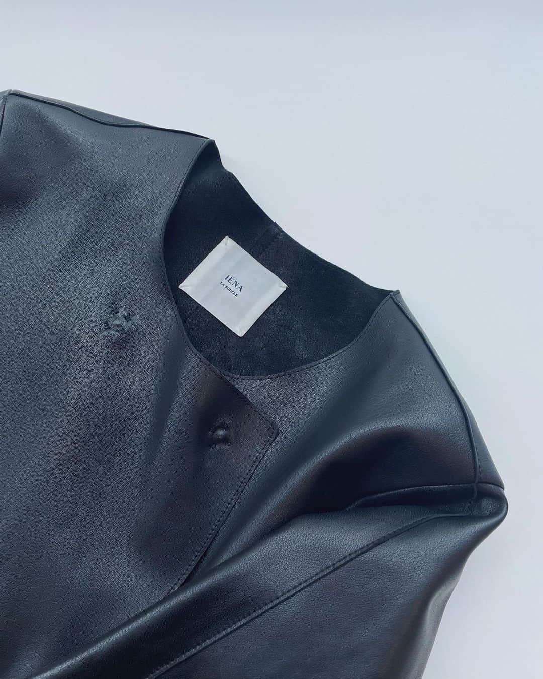 のインスタグラム：「. ⁡ _________________________________ ⁡ SHEEP LETHER JACKET pre-order event  ⁡ 11.2 thu - 15 wed ⁡ at. NEWoMan SHINJUKU   IÉNA TACHIKAWA   IÉNA NAGOYA Takashimaya ⁡ _________________________________ ⁡ たくさんのご要望をいただいておりましたレザージャケットの受注会第二弾を開催中です。 ⁡ 今回は上記の3店舗同時開催です。 詳しくは各店舗までお問い合わせくださいませ。 ⁡ ✴︎お渡しは2024年3月上旬予定です ✴︎ナッパレザー(ブラック)のみの受注イベントです ✴︎受注生産の為、オーダー後の返品やご交換はいたしかねます ✴︎通常発売はございません  ¥72,600 intax  free size ⁡ ⁡ ⁡詳しくは各店舗までお問い合わせくださいませ。  #ienalaboucle#iena#イエナ#イエナラブークル#ienalaboucle_23aw」