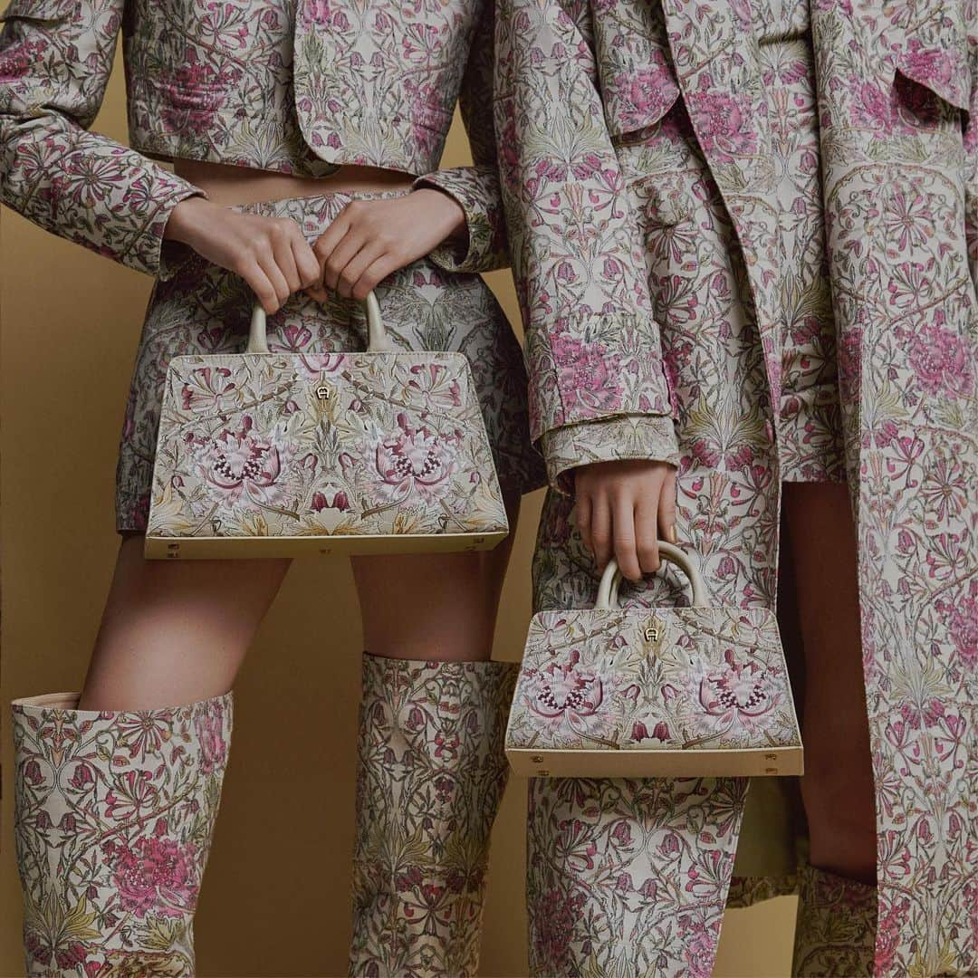 アイグナーのインスタグラム：「Experience strength and softness with the #AIGNER Cybill Bag Honeysuckle. The new icon has been crafted using  a special digital printing technique to recreate a floral pattern inspired by the works of William Morris.   Explore the Exclusive Runway Edition in stores and at aignermunich.com   #AIGNERSS24」