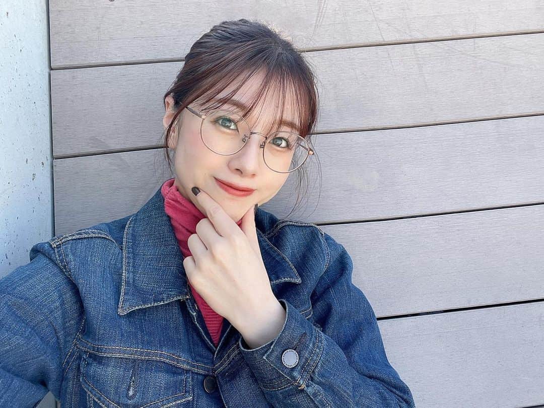 中西香菜のインスタグラム：「たまには眼鏡写真🥸  目が悪いので普段はコンタクトなのですが、たまーに眼鏡で過ごしてます🥹👍」