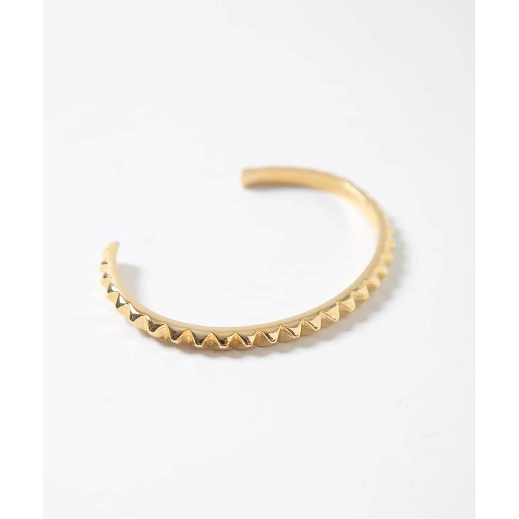 ファクトタムさんのインスタグラム写真 - (ファクトタムInstagram)「【Gold Accessories】  Bangle,Bracelet,Necklace  手に取りやすい価格で高級感のゴールドアクセ 袖口や首元からさりげなく煌めく上品な輝き  ____________________  @factotum.official @kojiudo  #factotum #ファクトタム」11月9日 18時39分 - factotum.official