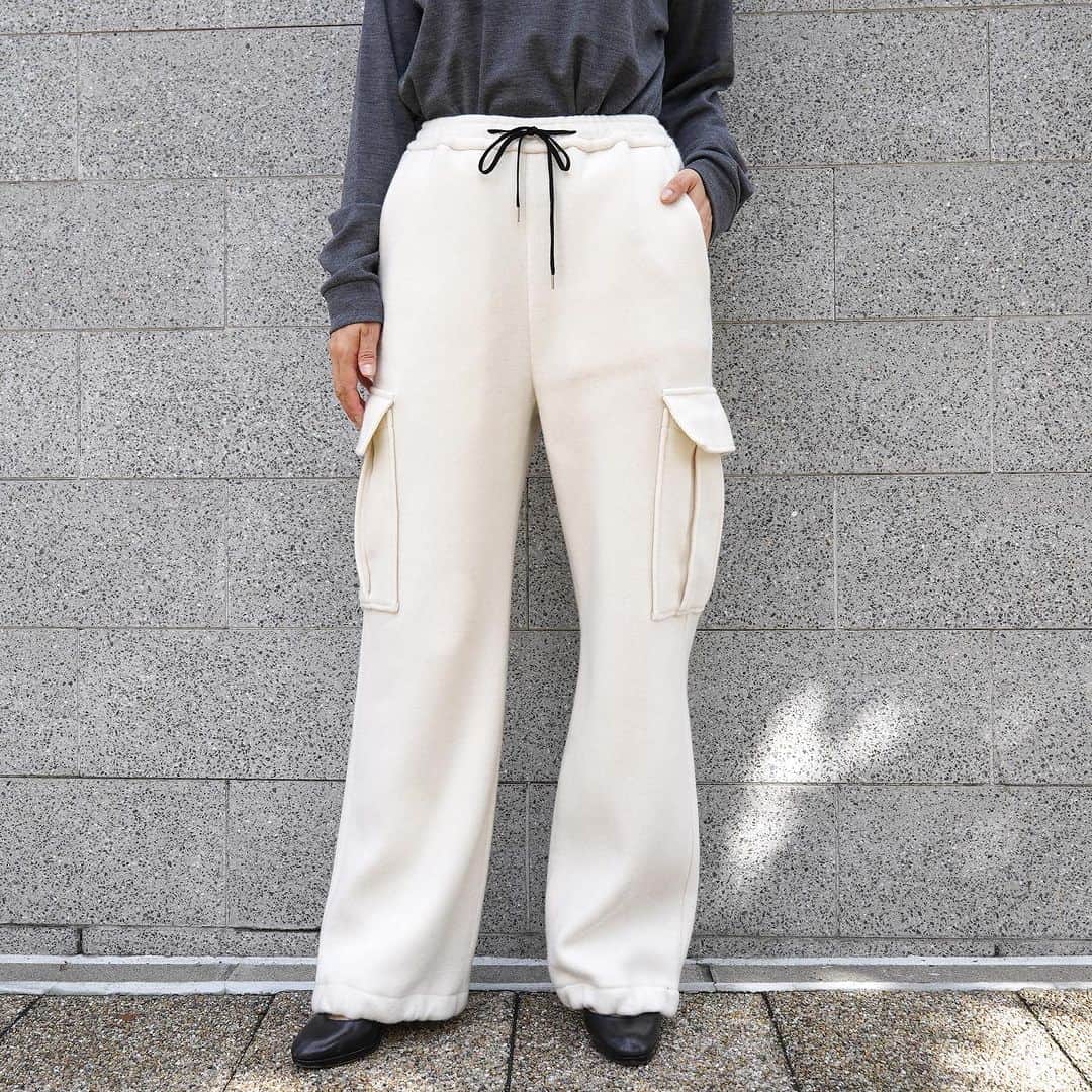 のインスタグラム：「. [Allege.] Wool Cargo Pants.  ウール素材のカーゴパンツ。 裾の絞りを調整して2wayでの着用をしていただけます。  -  #mawsapporo #MāW #allege #sapporo #hokkaido」