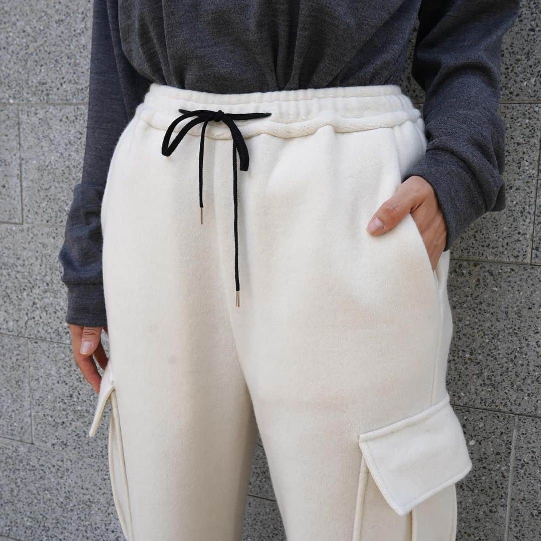 のインスタグラム：「. [Allege.] Wool Cargo Pants.  ウール素材のカーゴパンツ。 裾の絞りを調整して2wayでの着用をしていただけます。  -  #mawsapporo #MāW #allege #sapporo #hokkaido」