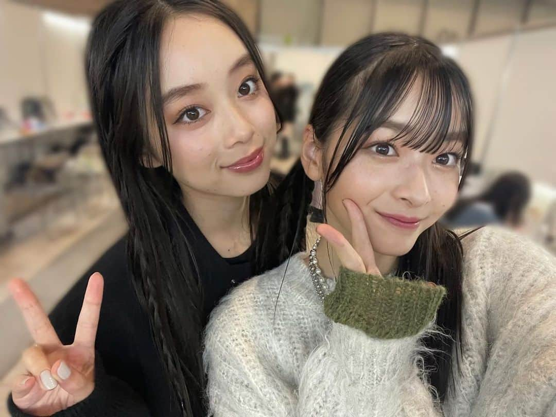 滝口芽里衣さんのインスタグラム写真 - (滝口芽里衣Instagram)「.  前回の投稿では沢山のお祝いコメントありがとうございます🙌🏻 私と誕生日が近い方もいて嬉しいです🤭 これからもよろしくお願いします！  せいらちゃんとふじこちゃんとのオフショ~📷  実は、せいらちゃんとは私が小学四年生のときからお友達なんです＾＾ ガルアワのとき久しぶりにたくさん話せて嬉しかった💕  ふじこちゃんは相変わらず面白かったです😸近況報告したりふじこちゃんともたくさん話せて嬉しかったです💕  #セブンティーン #seventeen #専属モデル #model #オフショ #相羽星良 ちゃん #佐藤不二子 ちゃん #jk #女子高生  #スターダストプロモーション #滝口芽里衣 #ljc #jc3 #08」11月9日 18時56分 - merii_takiguchi_official