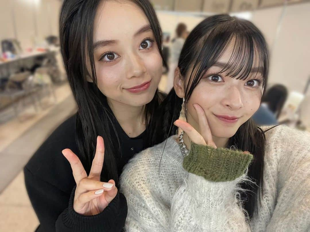 滝口芽里衣さんのインスタグラム写真 - (滝口芽里衣Instagram)「.  前回の投稿では沢山のお祝いコメントありがとうございます🙌🏻 私と誕生日が近い方もいて嬉しいです🤭 これからもよろしくお願いします！  せいらちゃんとふじこちゃんとのオフショ~📷  実は、せいらちゃんとは私が小学四年生のときからお友達なんです＾＾ ガルアワのとき久しぶりにたくさん話せて嬉しかった💕  ふじこちゃんは相変わらず面白かったです😸近況報告したりふじこちゃんともたくさん話せて嬉しかったです💕  #セブンティーン #seventeen #専属モデル #model #オフショ #相羽星良 ちゃん #佐藤不二子 ちゃん #jk #女子高生  #スターダストプロモーション #滝口芽里衣 #ljc #jc3 #08」11月9日 18時56分 - merii_takiguchi_official