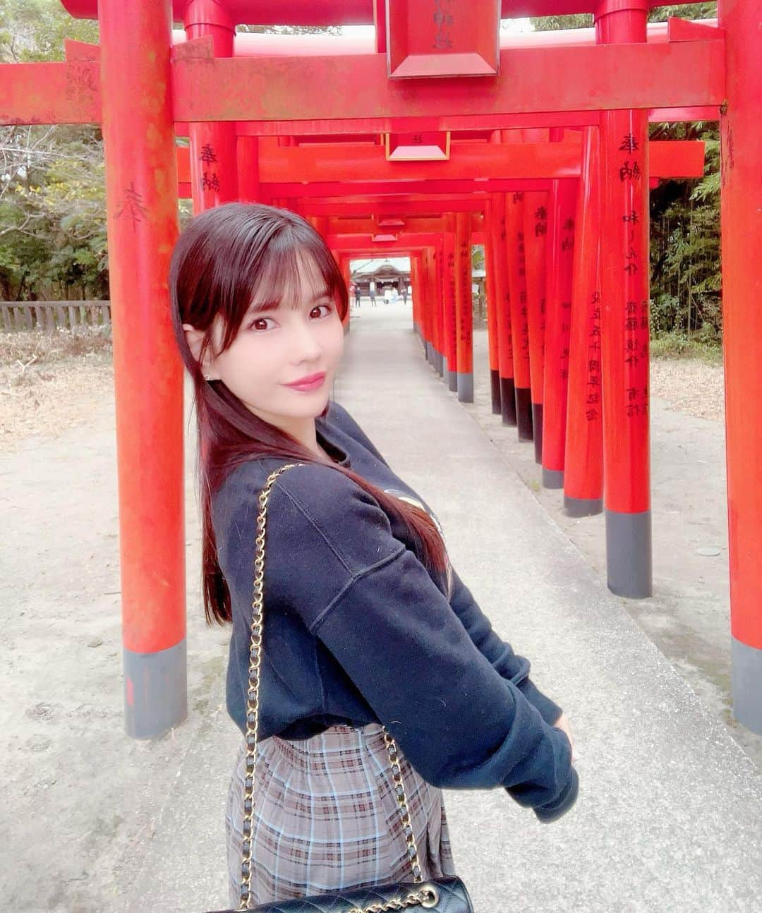 新垣優香のインスタグラム：「宮崎にスピリチュアル旅行で行って来ました☺️ #初宮崎#ご飯もおいしいし街もきれいでいい所でした#神社もいっぱいで楽しかった#また行きたいな#グラビアアイドル#新垣優香」