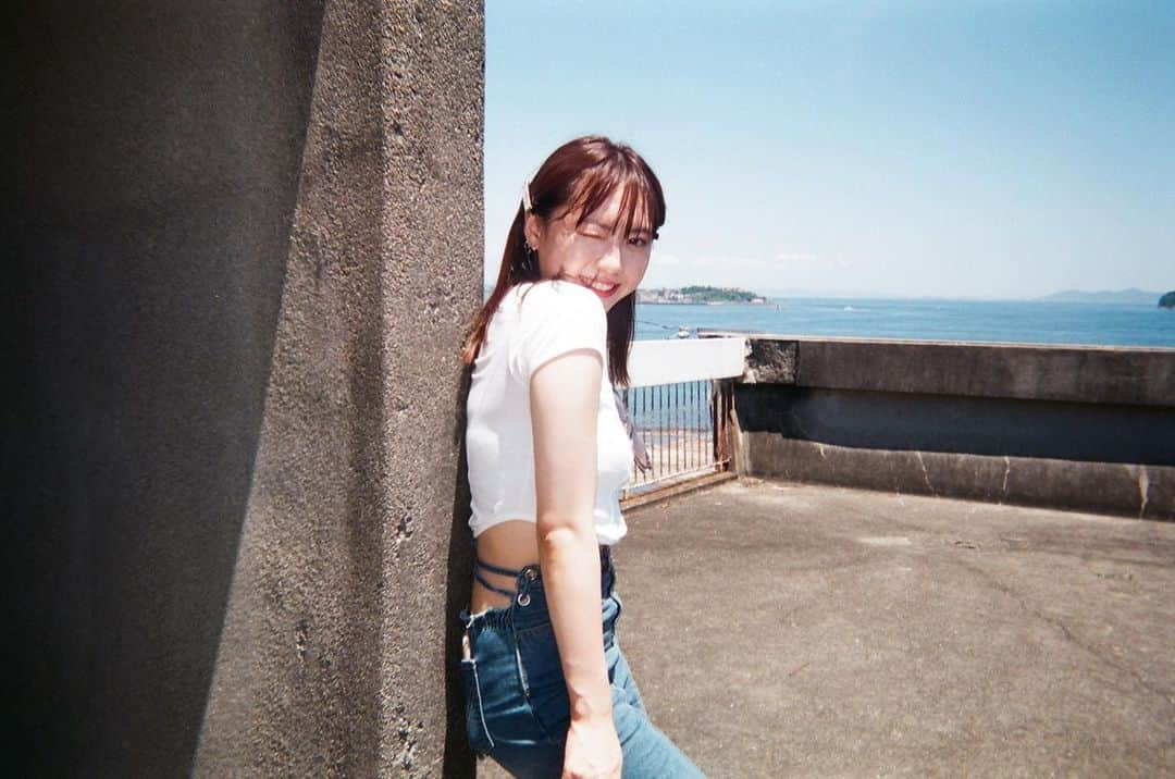 木﨑ゆりあさんのインスタグラム写真 - (木﨑ゆりあInstagram)「現像📷  さよなら、 汗かきまくった夏の私。  早く来い、冬よ。  現像した写真を見ると 自分で撮ったものは特に なんかやっぱりこの時間って愛しくて 私にとって大事なんたよなあ、と思えて好き。  今日は久しぶりにしいたけ占い見て なんか、欲しい言葉が詰まりまくってて泣きそうになった。  最近涙腺弱くて困る、 パパとママに会いたいなあ、 子供返りですかね、いや、一生子供か。」11月9日 18時57分 - yuria_kizaki211