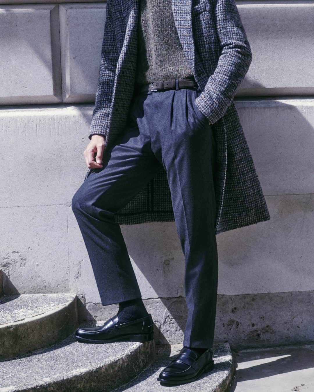 MR PORTERのインスタグラム：「A good pair of wool trousers can thread the needle between sophisticated and formal, or rustic and casual. @mrp’s pleated option is both comfortable and flattering and is cut with a tapered fit that sits perfecting over a pair of boots or sneakers. Consider them a staple for any fall outfit.  Tap to shop and head to the bio to discover the new season pieces from Mr P.」