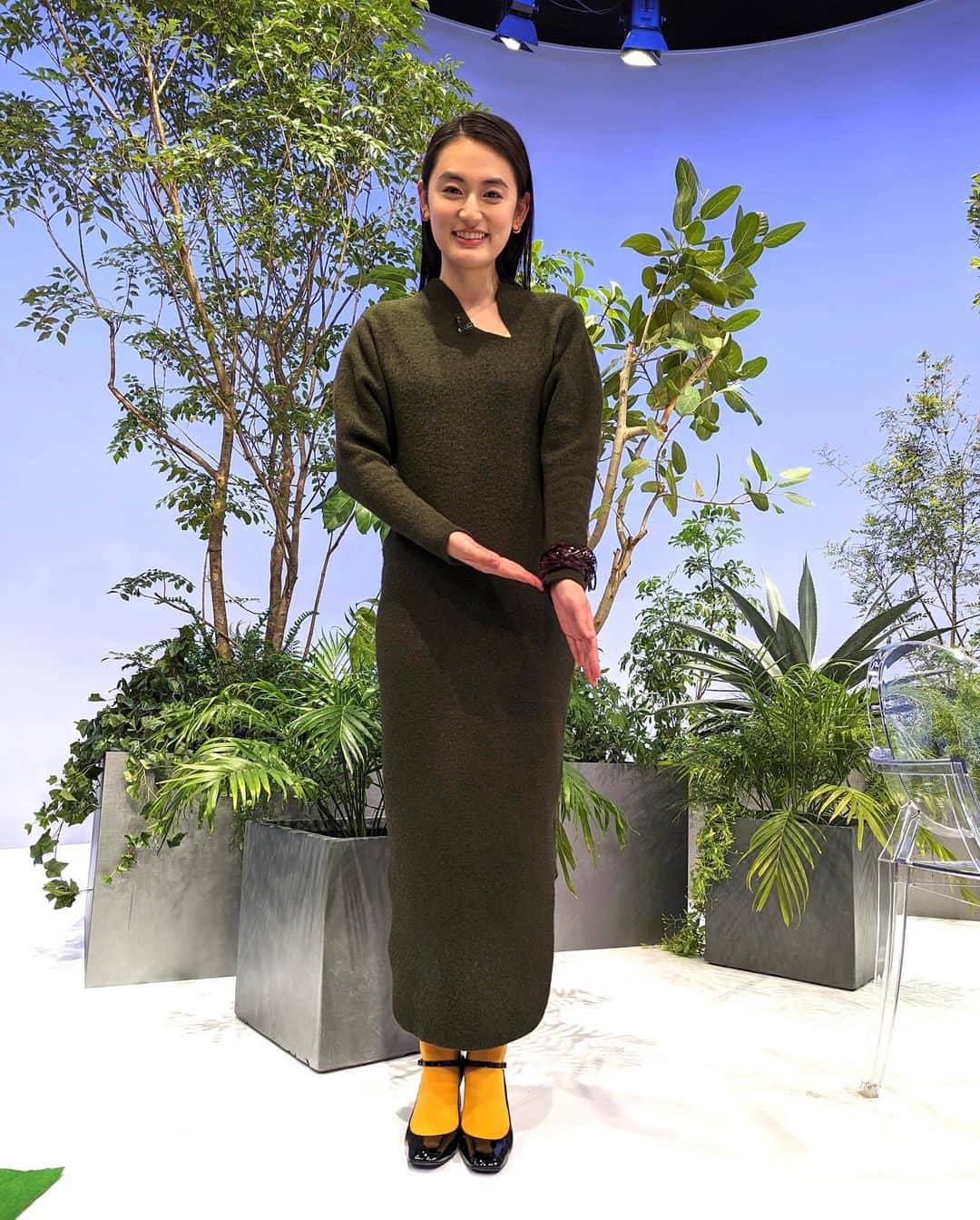 日本テレビ「ANOTHER SKY」さんのインスタグラム写真 - (日本テレビ「ANOTHER SKY」Instagram)「髙嶋さん回の八木ちゃんは京都をイメージした衣装。  ドレスは宇治抹茶、ブレスレットは小豆と、教えてくれました！ そんな八木ちゃんの衣装はこちら。  ドレス・ブレスレット：ともにMame Kurogouchi（@mamekurogouchi） シューズ：Sergio Rossi（@sergiorossi） イヤリング・タイツ：ともにスタイリスト私物  #ANOTHERSKY #アナザースカイ #Pixelで撮影 #ピクセル  #京都 #髙嶋政宏 #今田耕司 #八木莉可子」11月9日 19時06分 - anothersky_ntv