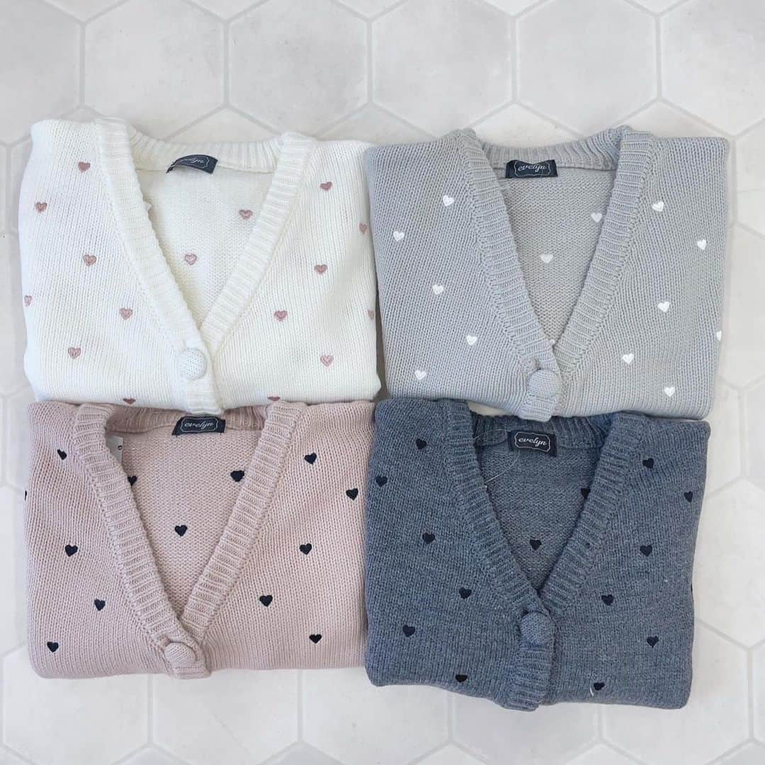 evelynさんのインスタグラム写真 - (evelynInstagram)「Limited Item💕 ㅤㅤㅤㅤㅤㅤㅤㅤㅤㅤㅤㅤㅤ ○ 11/9〜 横浜店限定販売！ ○ 近日通販にも入荷予定！ ㅤㅤㅤㅤㅤㅤㅤㅤㅤㅤㅤㅤㅤ #ハートカーディガン ¥7,900 【OW/PI/IGY/BK】 ㅤㅤㅤㅤㅤㅤㅤㅤㅤㅤㅤㅤㅤ #evelyn #エブリン」11月9日 10時14分 - evelyn.official