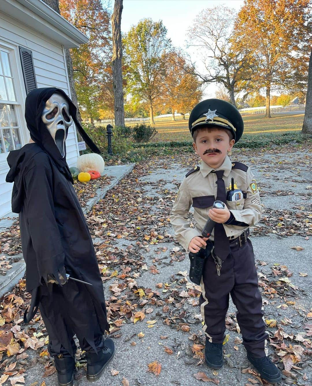 デヴィッド・アークエットさんのインスタグラム写真 - (デヴィッド・アークエットInstagram)「The Strike is over! Yay!!! Now I can show photos of my kids from #halloween #scream #ghostface #deputydewey」11月9日 10時07分 - davidarquette