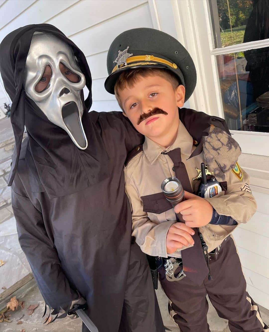 デヴィッド・アークエットさんのインスタグラム写真 - (デヴィッド・アークエットInstagram)「The Strike is over! Yay!!! Now I can show photos of my kids from #halloween #scream #ghostface #deputydewey」11月9日 10時07分 - davidarquette