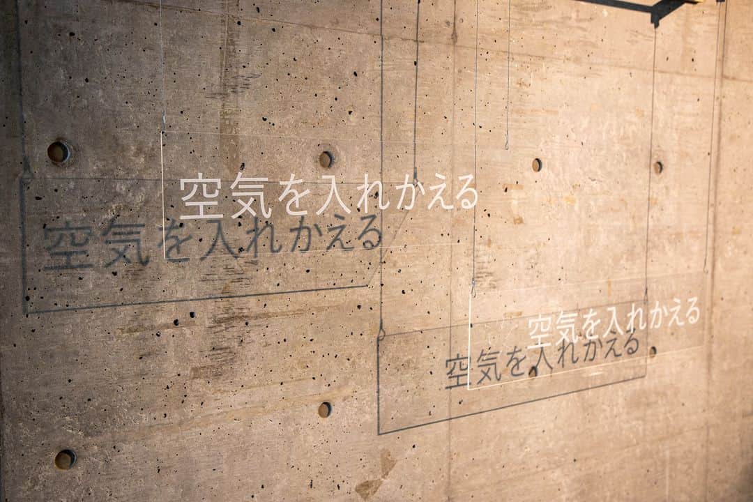 東京造形大学 Tokyo Zokei Universityさんのインスタグラム写真 - (東京造形大学 Tokyo Zokei UniversityInstagram)「_ 東京造形大学 絵画専攻・彫刻専攻　助手展 『空気を入れかえる／空気を入れかえる』 11月18日（土）までZOKEIギャラリー・ CSギャラリーにて開催中🖌️🌏  11月10（金）、17（金）の18時から、ZOKEIギャラリー前にてトークイベントも実施されます🧑‍🎨  #東京造形大学 #美術大学 #美大 #アート #美術 #デザイン #展覧会 #東京造形大学附属美術館 #美術館 #助手展 #tokyozokeiuniversity #artuniversity #arts #fineart #design #exhibition #TokyoZokeiUniversityArtMuseum」11月9日 10時08分 - tokyo_zokei_univ_official