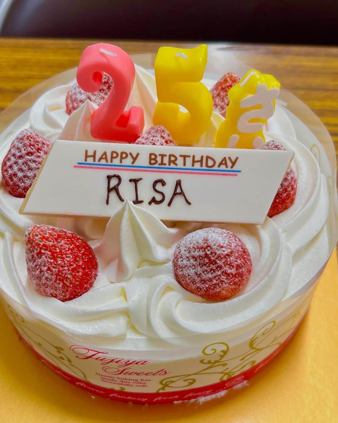 小片リサさんのインスタグラム写真 - (小片リサInstagram)「. 11月5日で25歳になりましたーー！  日々駆け抜けていけるようにがんばります💐  #小片リサ #誕生日 #25歳」11月9日 11時05分 - risa__ogata.official