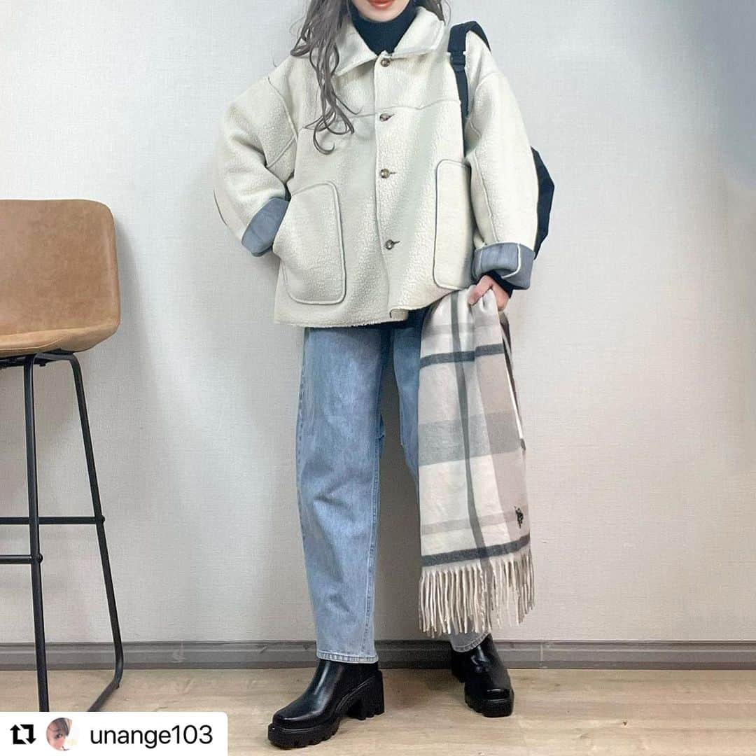 lbcmarketのインスタグラム：「@unange103 さん❤️着回しコーディネートありがとうございます🥰  #Repost @unange103 with @use.repost ・・・ ＊・°＊・°＊・°＊・°＊  LBC🌟 　@lbc_official_  ボアコーデュロイリバ襟付きジャケット 　zozotown本日¥500クーポン♪ 　　税込¥8129→¥7629❣️  🧚‍♀️リバーシブルで着用♪  U.S. POLO ASSN.🌟 　@uspoloassn_jp  ロゴ刺繍　マフラー  apretro🌟  @apretro_official  バレルデニムパンツ/カーブデニムパンツ  florist🌟 　@florge_by_florist  【2WAYデザイン】【軽量】ユニセックス キャンバススクエア型リュックサック/ バックパック  Vivian🌟  @vivian_collection_official  厚底スクエアトゥサイドゴアショートブーツ  *･゜ﾟ･*:.｡..｡.:*･''･*:.｡. .｡.:*･゜ﾟ･*  *･゜ﾟ･*:.｡..｡.:*･''･*:.｡. .｡.:*･゜ﾟ･*  今日もご覧いただきありがとうございました✨  🔸お読み下さい🙏🔸 室内での撮影の為 画像に若干明るさ調節しております。 なるべく実際のカラーに近づくように心がけておりますが 多少違いがでることがありますので 商品購入を検討される場合 必ず wearタグから実際の商品の確認を お願いいたします🙇‍♀️  #pr  #uspoloassn #lbc #florist #vivian #apretro #wear #wear更新 #着回し  #着回しコーデ #毎日コーデ  #コーデ記録 #きょコ #今日のコーデ  #カジュアルコーデ #プチプラ  #プチプラコーデ #165cmコーデ  #165cm #大人カジュアル  #オトナカジュアル #オトナ女子」