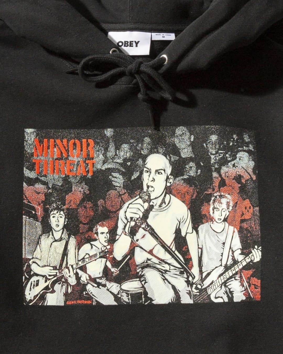 Shepard Faireyのインスタグラム：「In support of the release of @glenefriedman’s new book Just A Minor Threat, @obeyclothing released a limited run of Minor Threat shirts and a small number of signed copies of the book.⁠ ⁠ I first heard Minor Threat in 1985 when I had been skateboarding and listening to punk and hardcore for a year. I was quickly becoming more confident, outspoken, and energized by D.I.Y. culture, and I was voraciously hungry for things that fueled my emotional and intellectual evolution. Minor Threat was rocket fuel for my journey. Not only is their music a ferocious explosion of energy, but their playing is tight, and Ian Mackaye’s lyrics are intelligent and provocative. On top of that, Minor Threat created their own label, @dischordrecords, to put out their music as well as records by other D.C. bands. Minor Threat and Dischord are profound influences on me, so I was very excited to collaborate with Glen on a Minor Threat print to celebrate the release of his new book Just A Minor Threat. Glen has the most intimate and powerful photos of Minor Threat, so it was possible to craft an illustration with strong images of all the band members. I’m also incredibly grateful to have the blessing of the members of Minor Threat. –Shepard」