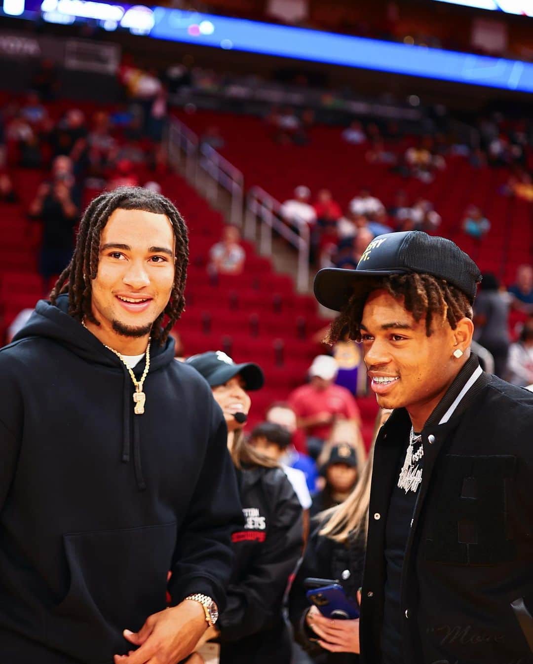 ヒューストン・テキサンズさんのインスタグラム写真 - (ヒューストン・テキサンズInstagram)「Ballin’ @houstonrockets 🚀」11月9日 10時31分 - houstontexans