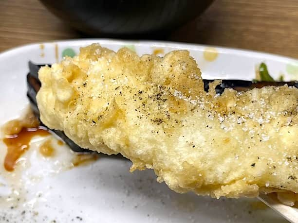 小野瀬雅生さんのインスタグラム写真 - (小野瀬雅生Instagram)「横浜橋の豊野丼で海老と野菜の天丼とアネックスワンツースリーウマウマ王☆本館の天丼は特大海老とシイタケレンコンカボチャ☆アネックスワンは太刀魚を山椒塩で☆アネックスツーは鯛を塩とワサビ醤油で☆アネックススリーはパプリカとショウガ（ピクルスかも）☆ノーガードノーオーダー☆サイコーでサイキョー☆東の横綱☆2023年11月12日〜30日は休業となります☆マスターどうぞごゆっくり☆また伺うのを楽しみにしております♫ #豊野丼 #横浜橋 #天丼 #アネックス #太刀魚 #鯛 #特大海老 #シイタケ #小野瀬雅生 #onosemasao #ウマウマ王 #ウマウマウー #東の横綱 #サイコーでサイキョー #スキスキスー #アイシテマス #しばらく休業 #どうぞごゆっくり #横浜美味礼讃」11月9日 10時30分 - onosemasao