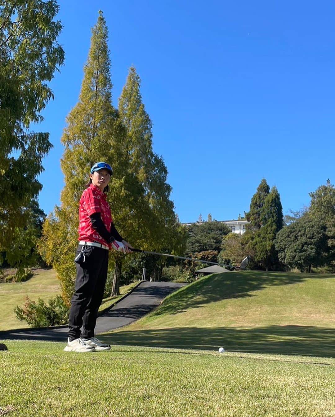 山田恵里さんのインスタグラム写真 - (山田恵里Instagram)「⛳️第2回ゴルフ研修会⛳️ スコアは良くなかったけど楽しかったからよし😆 何事も、やらなければ結果は出ませんね！ ソフトボールで結果を出し続ける為にやってきた事を活かす場はたくさんあると感じます！ やっぱり自分はこういう生き方なんだなと再認識。 ただ、これからの人生は楽しみたいので楽しみます🤣  @hase.5 @m28t_1110  今回もありがとう☺️ いつぶりだろ、あんなバカ笑いしたの🤣 これからもよろしくね😆  #カツとじず #つぶリストン #チャラファー #ギャルファー #森を突き刺すドライナー  #えつやまひでき55 #お帰りイエローボール #カート急カーブ問題 #アフロねーさん #ルブタン #らぶ霞 #一喜一憂する時間ちょーだい #グリーンフォークの時間もちょーだい #不適合者集合」11月9日 10時35分 - eriyamada19