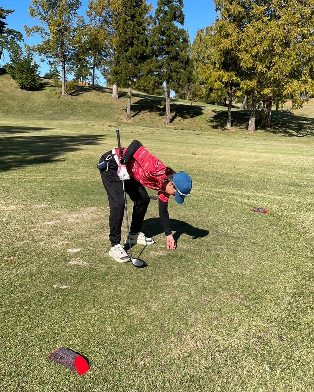 山田恵里さんのインスタグラム写真 - (山田恵里Instagram)「⛳️第2回ゴルフ研修会⛳️ スコアは良くなかったけど楽しかったからよし😆 何事も、やらなければ結果は出ませんね！ ソフトボールで結果を出し続ける為にやってきた事を活かす場はたくさんあると感じます！ やっぱり自分はこういう生き方なんだなと再認識。 ただ、これからの人生は楽しみたいので楽しみます🤣  @hase.5 @m28t_1110  今回もありがとう☺️ いつぶりだろ、あんなバカ笑いしたの🤣 これからもよろしくね😆  #カツとじず #つぶリストン #チャラファー #ギャルファー #森を突き刺すドライナー  #えつやまひでき55 #お帰りイエローボール #カート急カーブ問題 #アフロねーさん #ルブタン #らぶ霞 #一喜一憂する時間ちょーだい #グリーンフォークの時間もちょーだい #不適合者集合」11月9日 10時35分 - eriyamada19