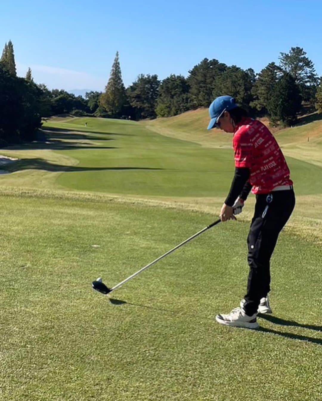 山田恵里さんのインスタグラム写真 - (山田恵里Instagram)「⛳️第2回ゴルフ研修会⛳️ スコアは良くなかったけど楽しかったからよし😆 何事も、やらなければ結果は出ませんね！ ソフトボールで結果を出し続ける為にやってきた事を活かす場はたくさんあると感じます！ やっぱり自分はこういう生き方なんだなと再認識。 ただ、これからの人生は楽しみたいので楽しみます🤣  @hase.5 @m28t_1110  今回もありがとう☺️ いつぶりだろ、あんなバカ笑いしたの🤣 これからもよろしくね😆  #カツとじず #つぶリストン #チャラファー #ギャルファー #森を突き刺すドライナー  #えつやまひでき55 #お帰りイエローボール #カート急カーブ問題 #アフロねーさん #ルブタン #らぶ霞 #一喜一憂する時間ちょーだい #グリーンフォークの時間もちょーだい #不適合者集合」11月9日 10時35分 - eriyamada19